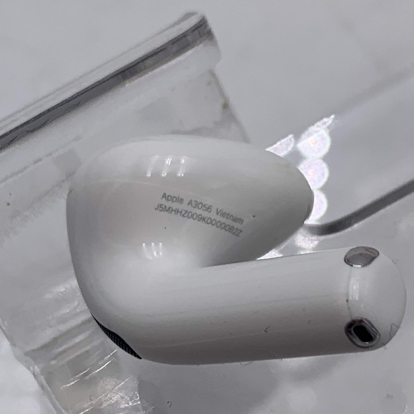 Apple AirPods 4th Gen ANC MagSafe Charging Case / A3055 A3056 A3059 MXP93LL/A