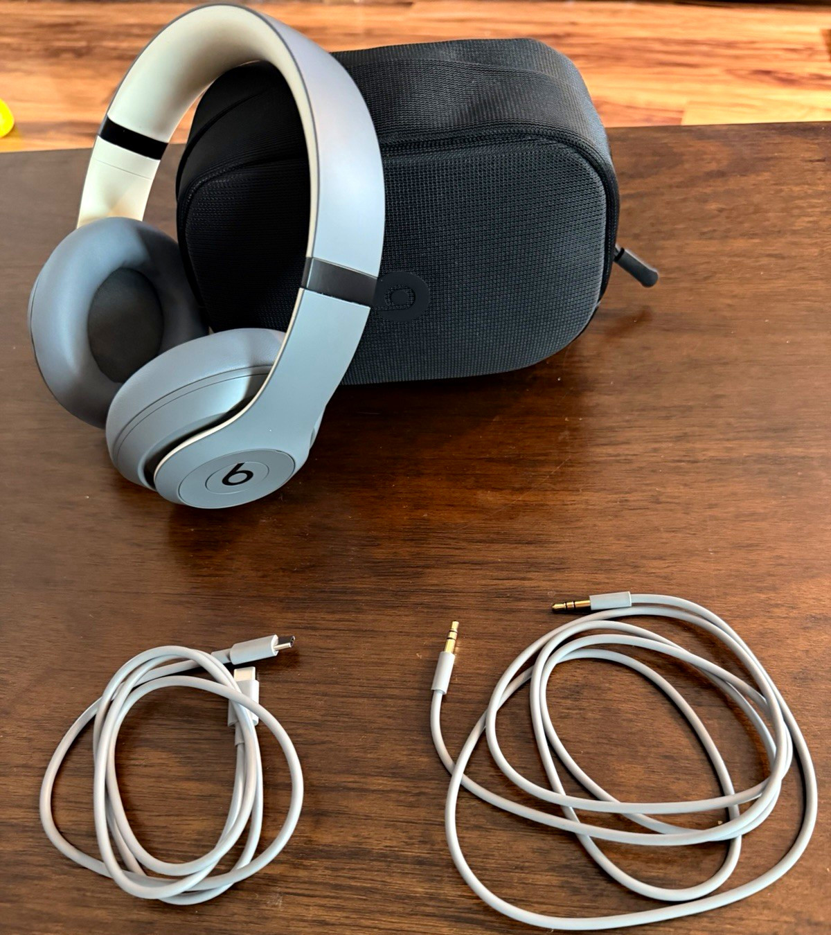 Beats Studio Pro Bluetooth Noise Cancelling Over-Ear Headphones Gray Case