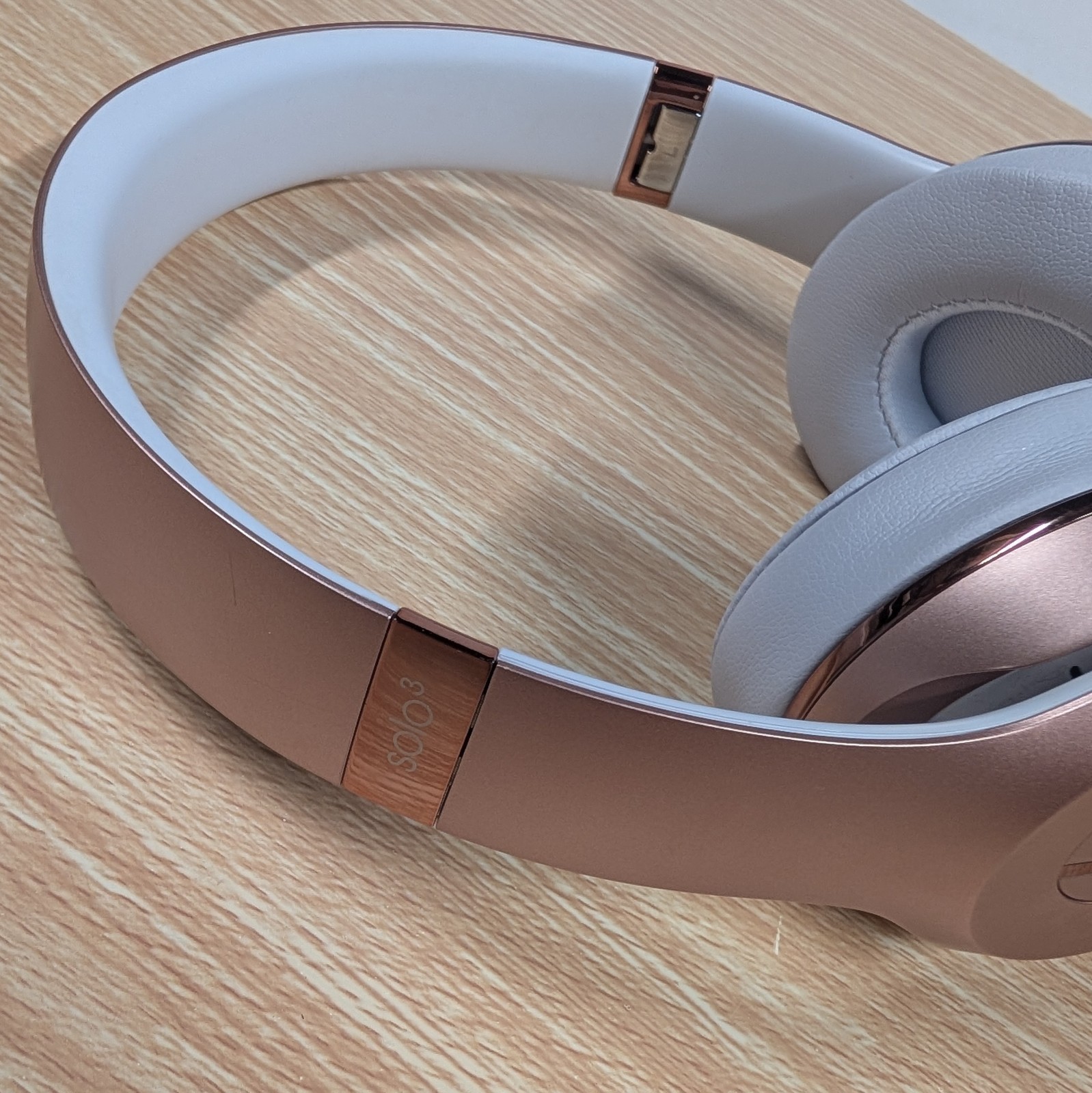 Beats by Dr. Dre Beats Solo3 Wireless On-Ear Headphones – Rose Gold