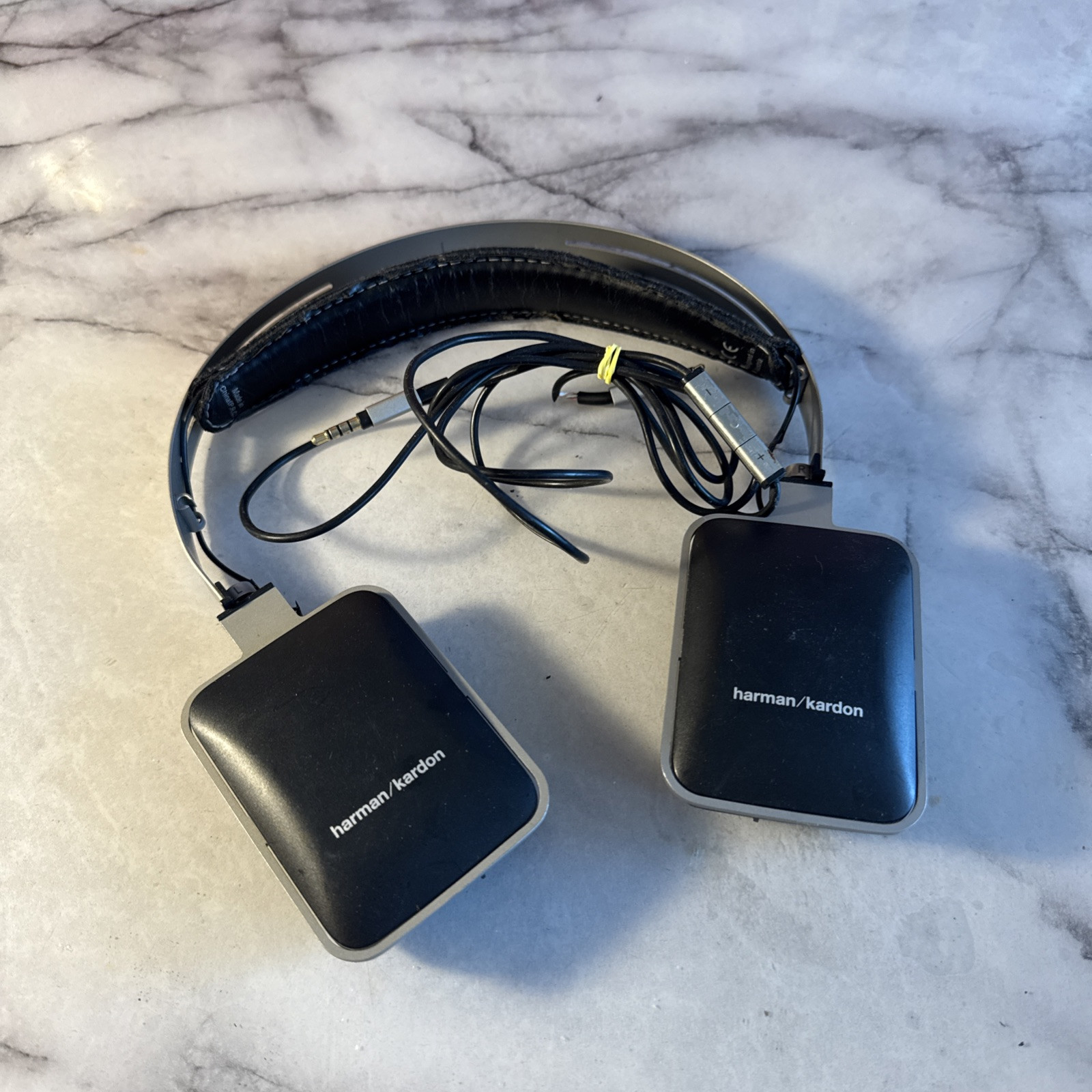 Broken Harman Kardon Wired On-Ear Headphones Black HAR KAR-CL Broken (see Pic)
