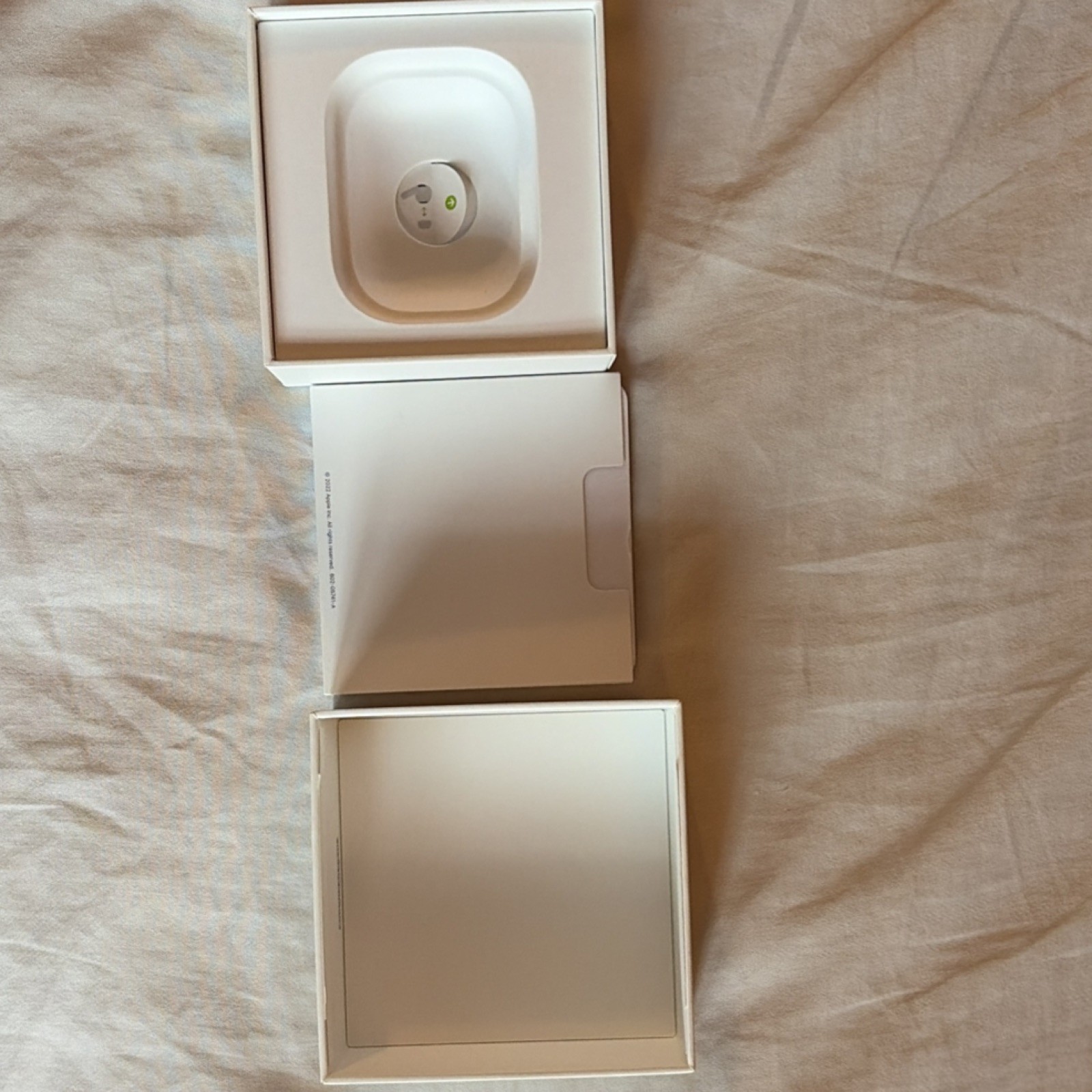 Apple AirPods Pro 2nd Gen Earbuds w/ MagSafe Case, White, Bluetooth Mic