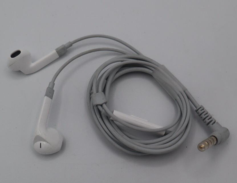 LUDOS FEROX Wired Earbuds in-Ear Headphones, Earphones 40% more Bass Classroom