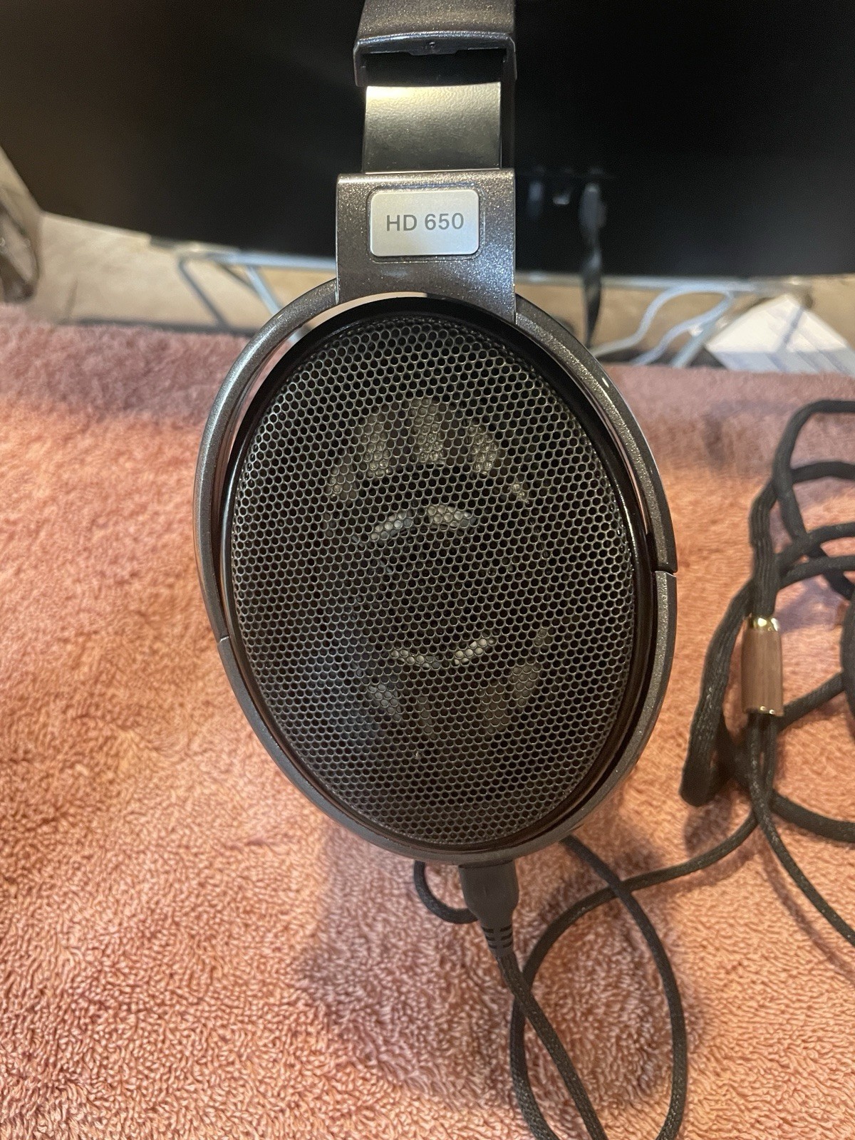 Sennheiser HD650 XLR 4.4mm connection + adaptor / Dekoni Sheepskin Pads / EXC /