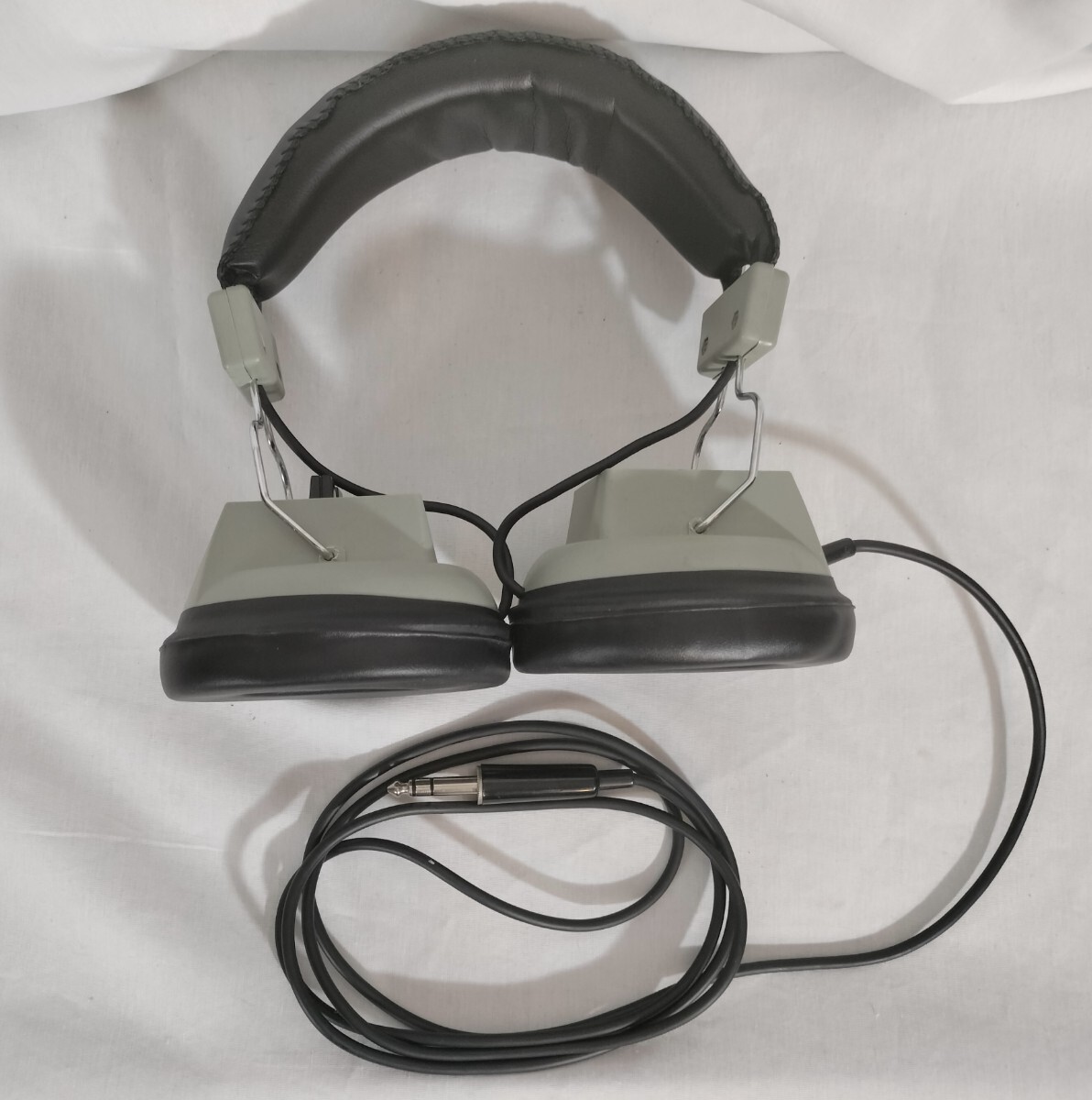 Vintage Realistic Nova 16 Stereo Headphones 8 ohms Dual Volume Control Korea