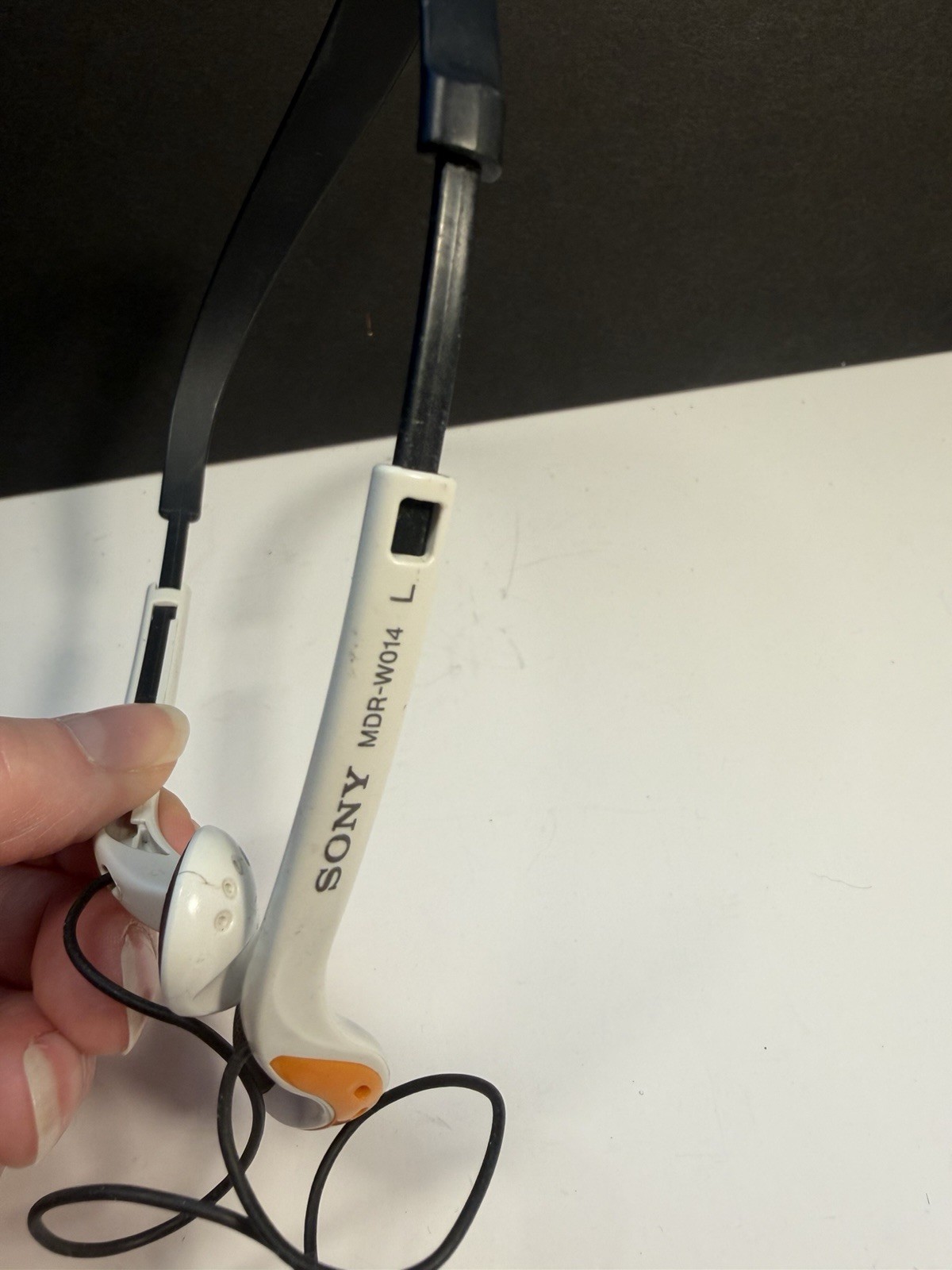 Sony MDR-W014 Sports Walkman White Orange In-Ear Headphones 3.5mm Jack Tested