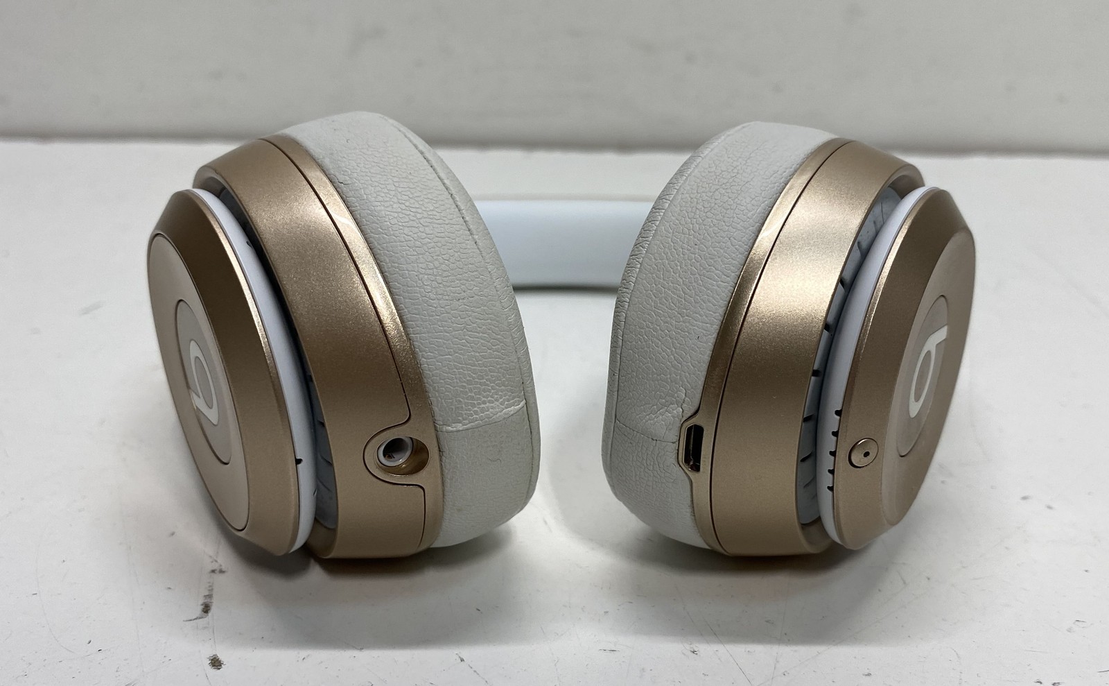 Beats Solo Wireless On-Ear Headphones Gold White With Case Power On Tested As-Is