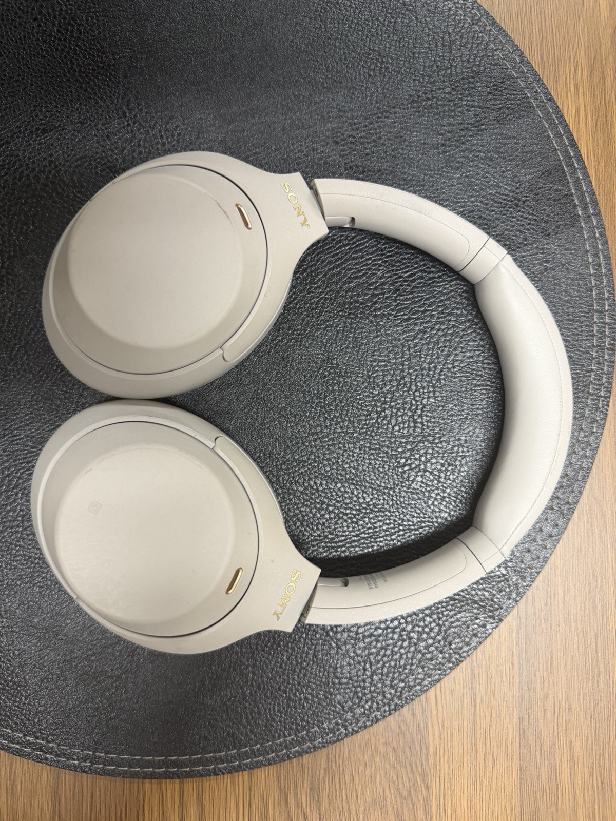 Sony WH-1000XM4 Wireless Bluetooth Noise-Canceling Headphones Silver with Case