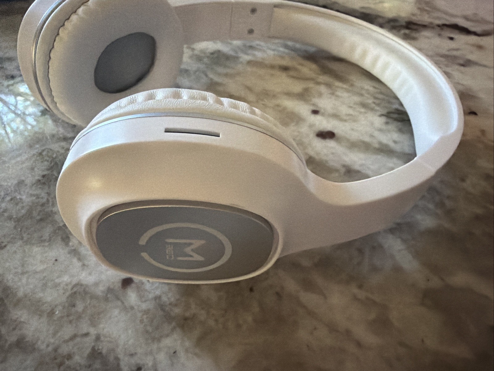 MORPHEUS 360 HP4500B Wireless Stereo Headphones Black and White