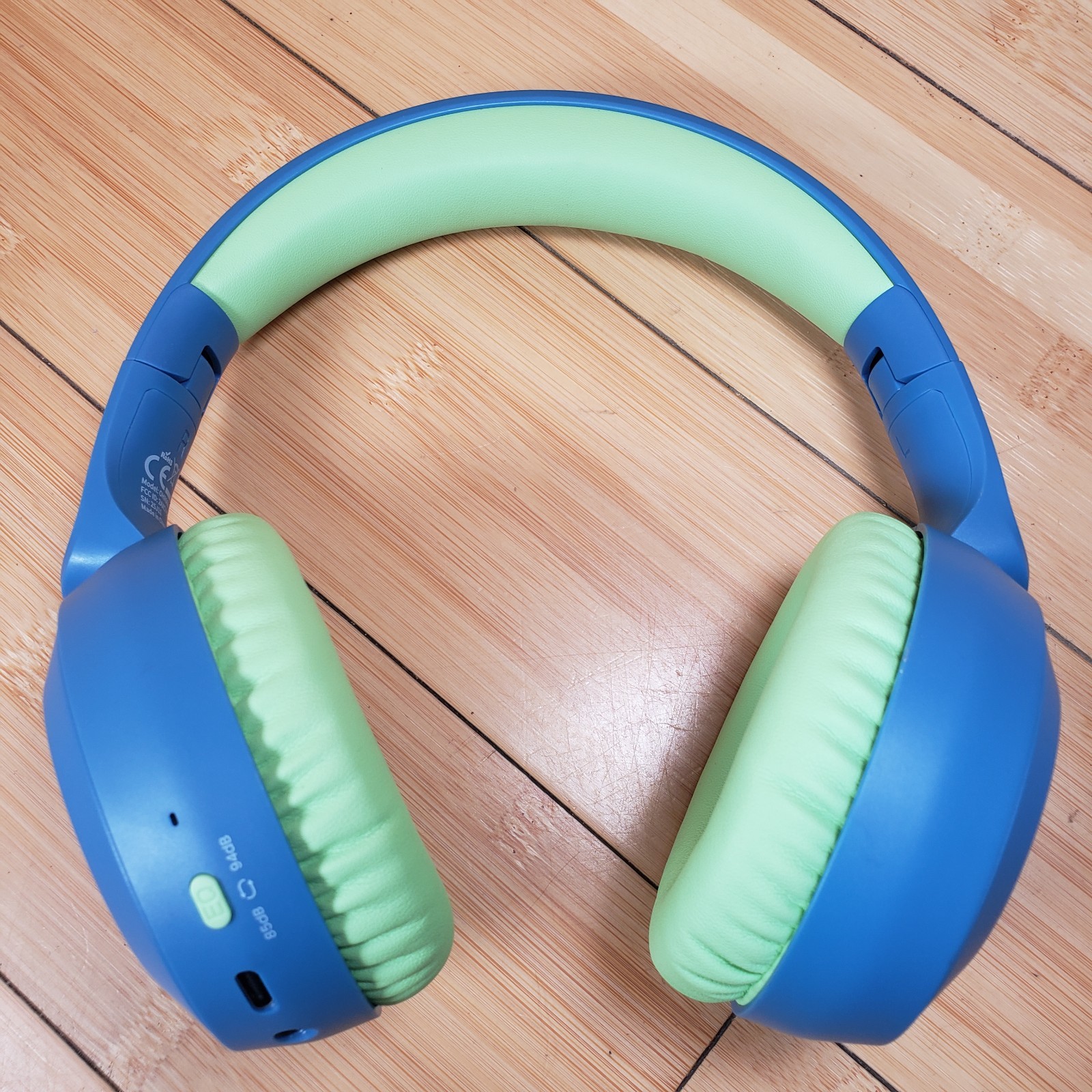 acer Kids Bluetooth Headphones OHR668 Volume Limiter Foldable Portable Blue