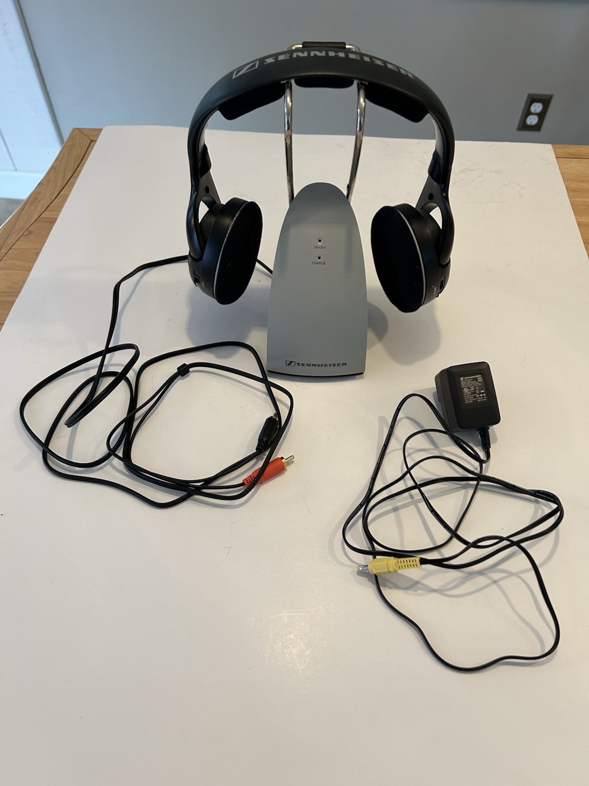 Sennheiser HDR 120 RF UHF Wireless TV Headphones TR120 Base Adapter Rechargeable