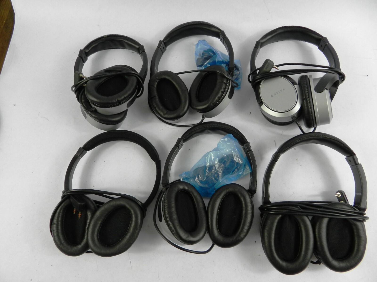 LOT (6) Delta United Airlines Headphones 044207466 Over-Ear Silver Black B141