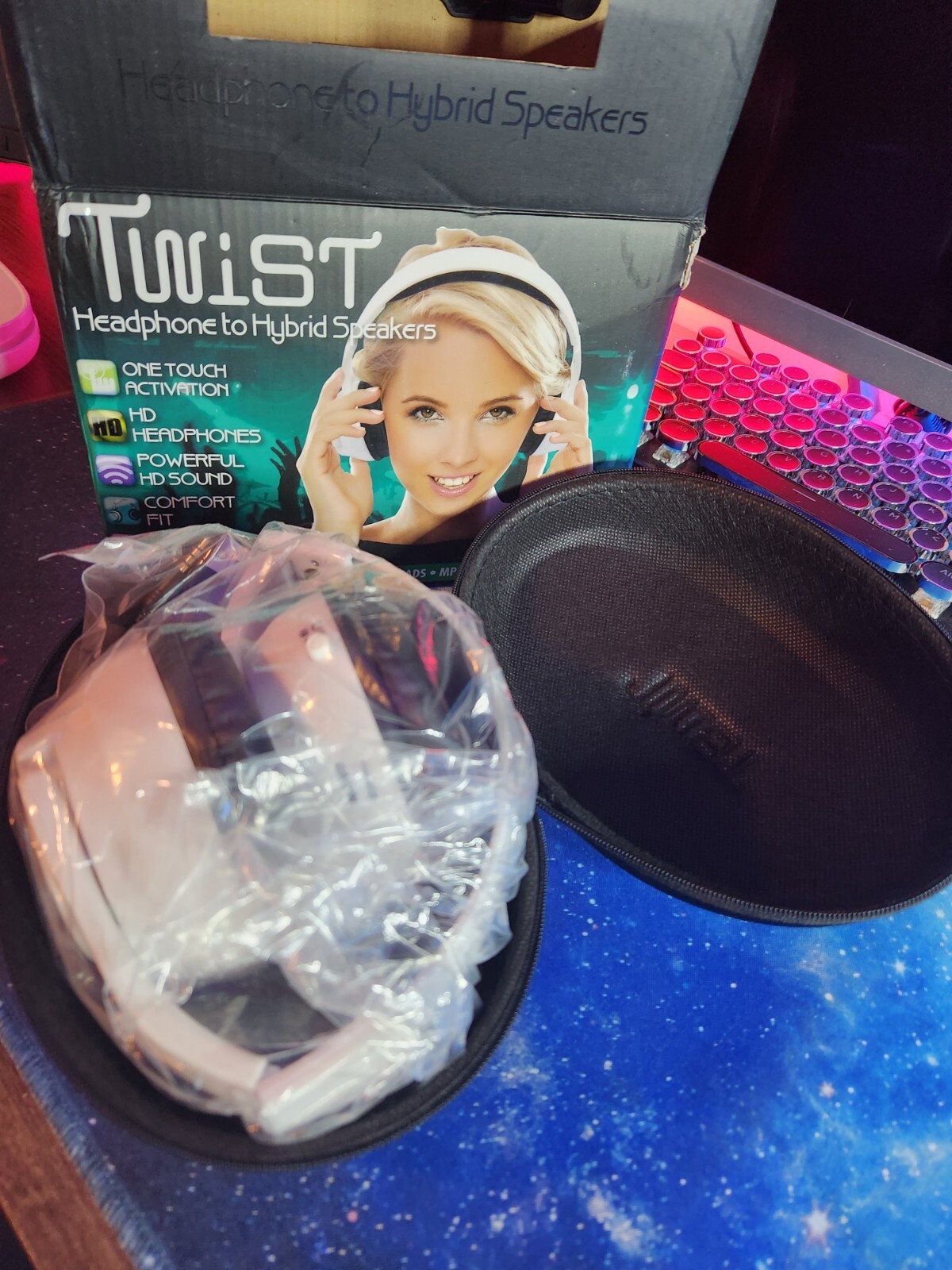 HD Twist Over Ear Headphones to Hybrid Speakers, White