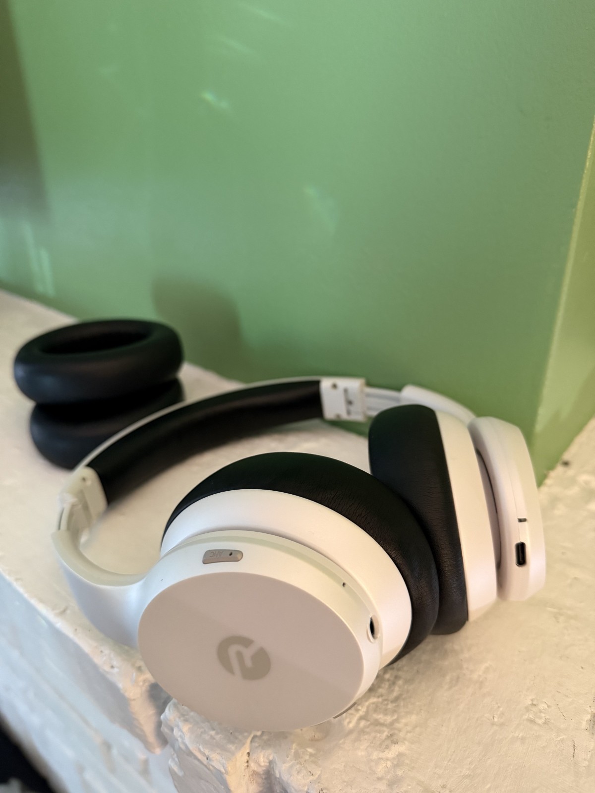 Headphone Raycon The Fitness Bluetooth Over-Ear Headphones