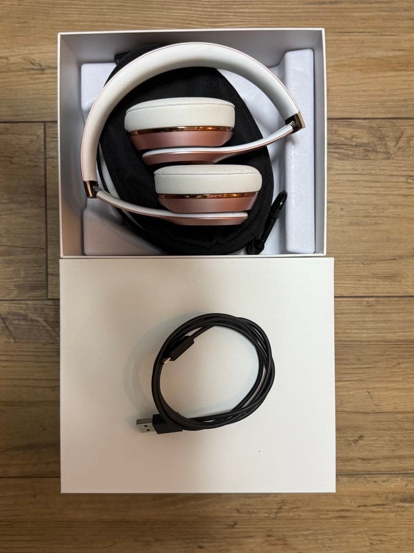 Beats Solo3 Wireless Headphones Rose Gold & White, with Case & USB cable