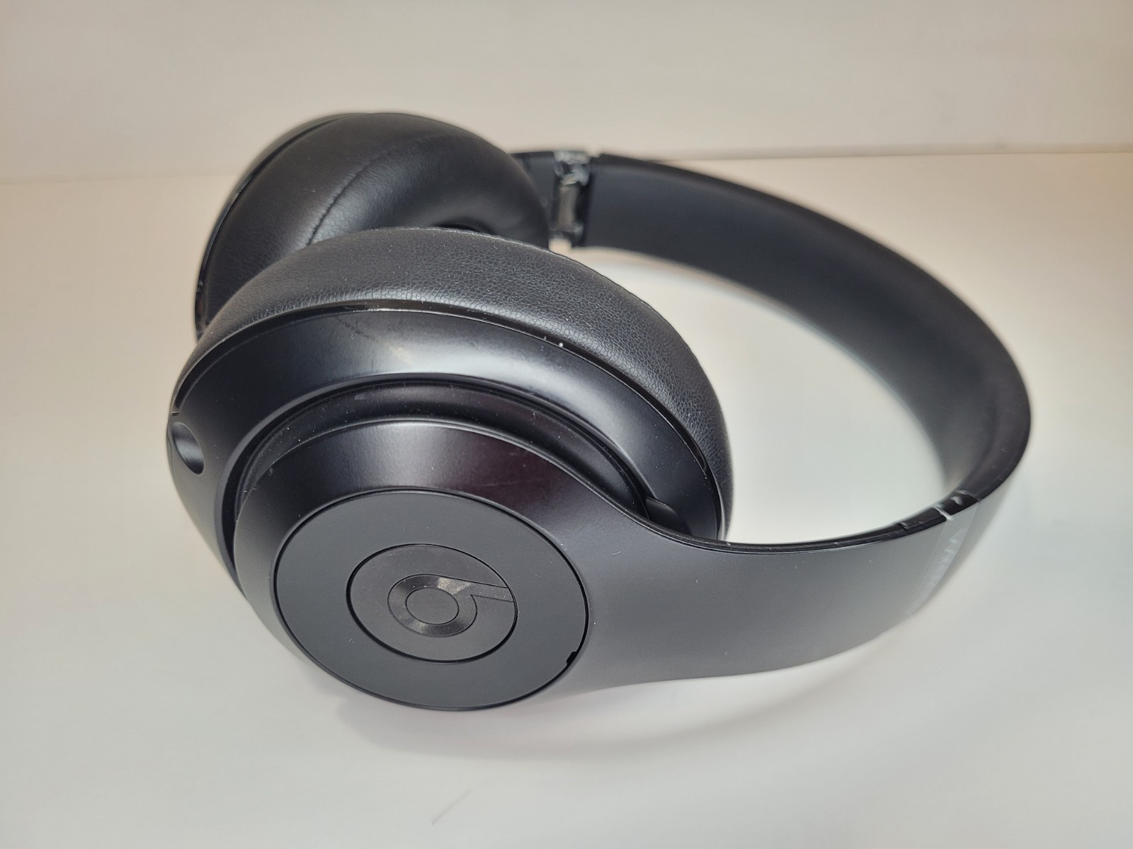 Beats By Dr. Dre Studio 2.0 Wireless Headphones B0501 w Case – Needs New Hinge
