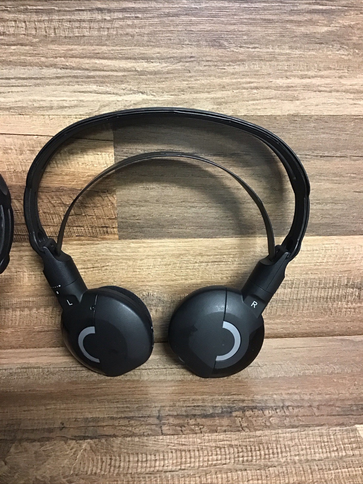 Pair Of 2005-2020 Honda Odyssey Pilot Rear Entertainment Wireless Headsets EUC