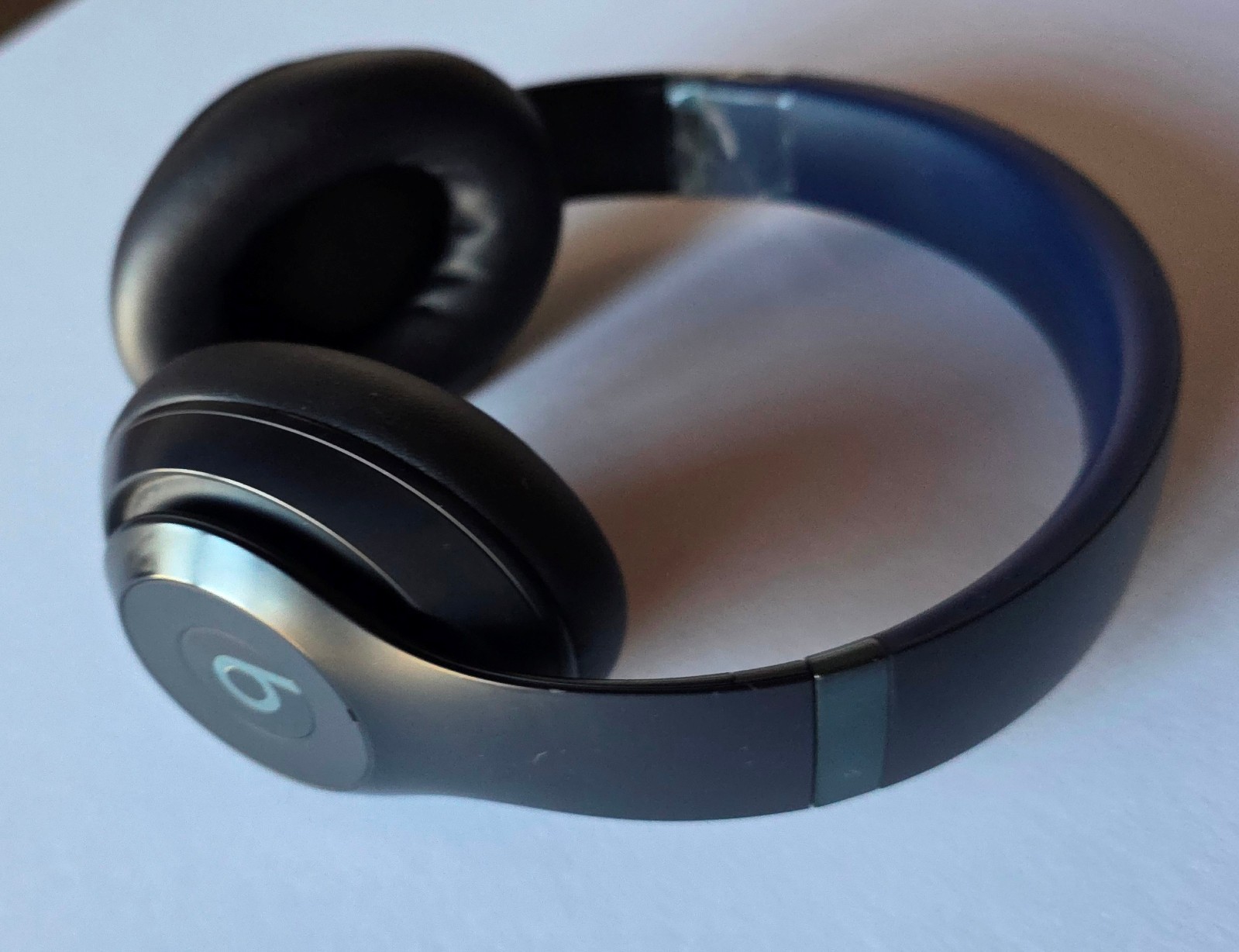 Navy Blue Beats Studio Pro Wireless Headphones MQTQ3LL/A – Works but Taped Band