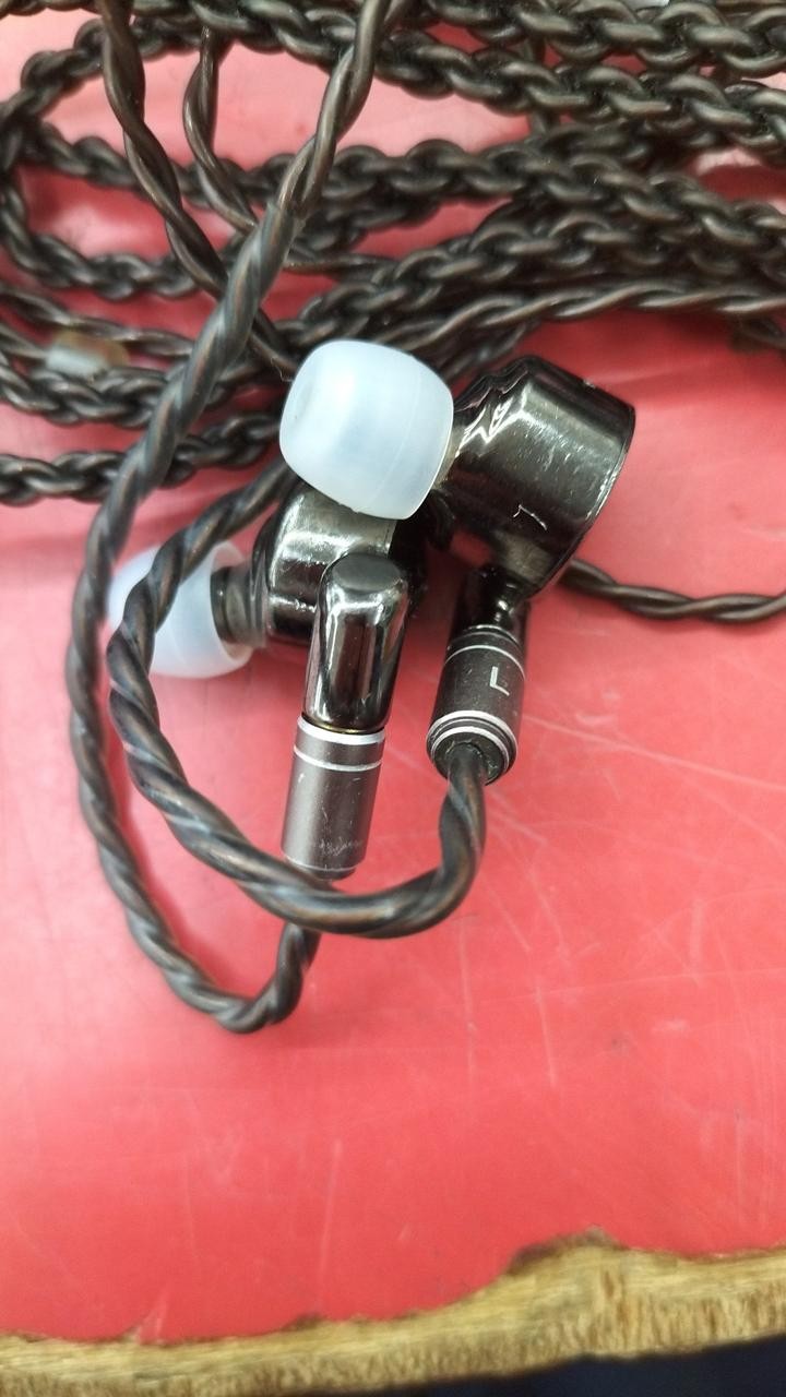 DUNU ZEN PRO In-Ear Earphones Black 4.9 in Frequency Response