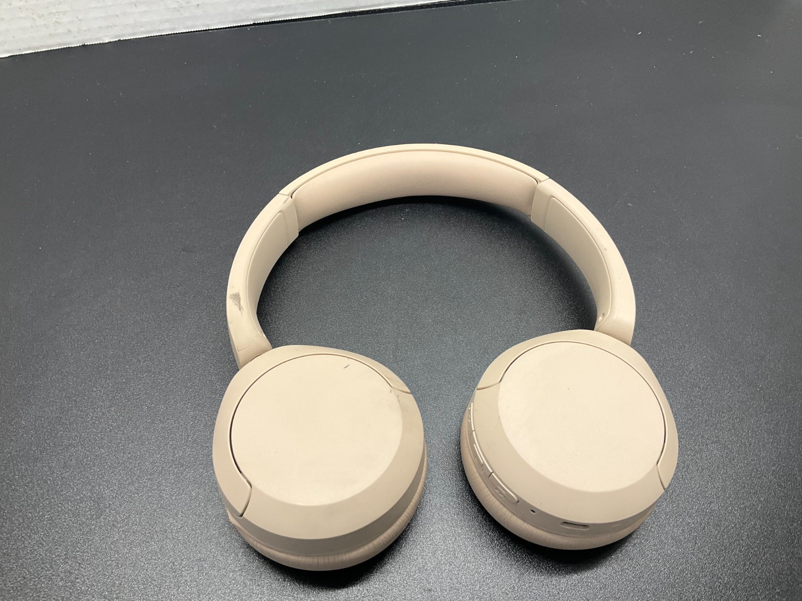 Sony WH-CH520 Over Ear Wireless Bluetooth Headphones WHCH520 – BEIGE