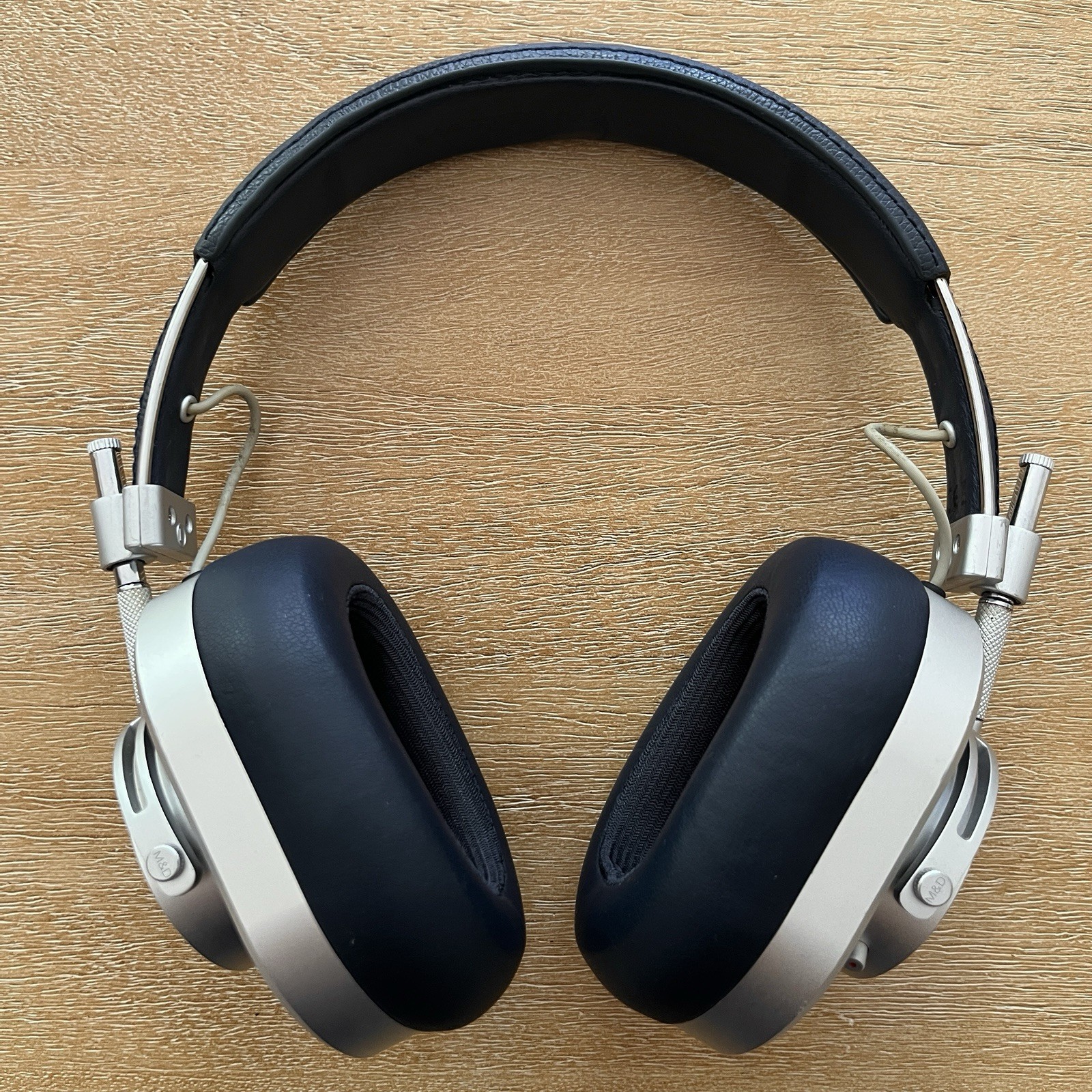 Master & Dynamic MH40 Wired Over-Ear Headphones Silver Aluminum Blue Leather