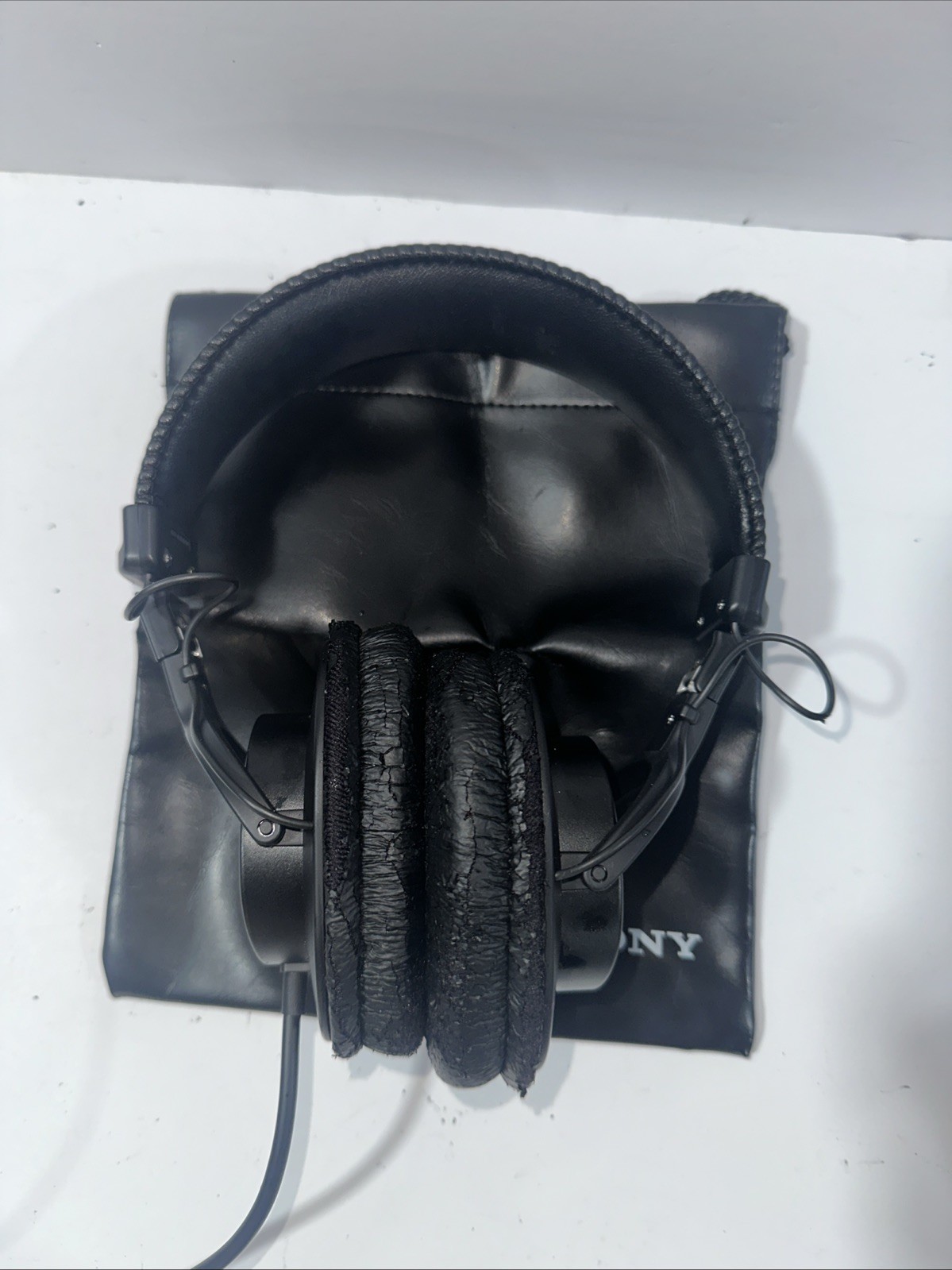Sony MDR-7506 Professional Over-Ear Headphones Black Needs New Pads