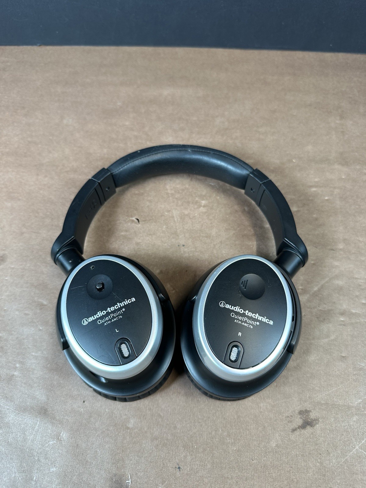 Audio-Technica QuietPoint Active Noise-Cancelling Headphones ATH-ANC7b Black