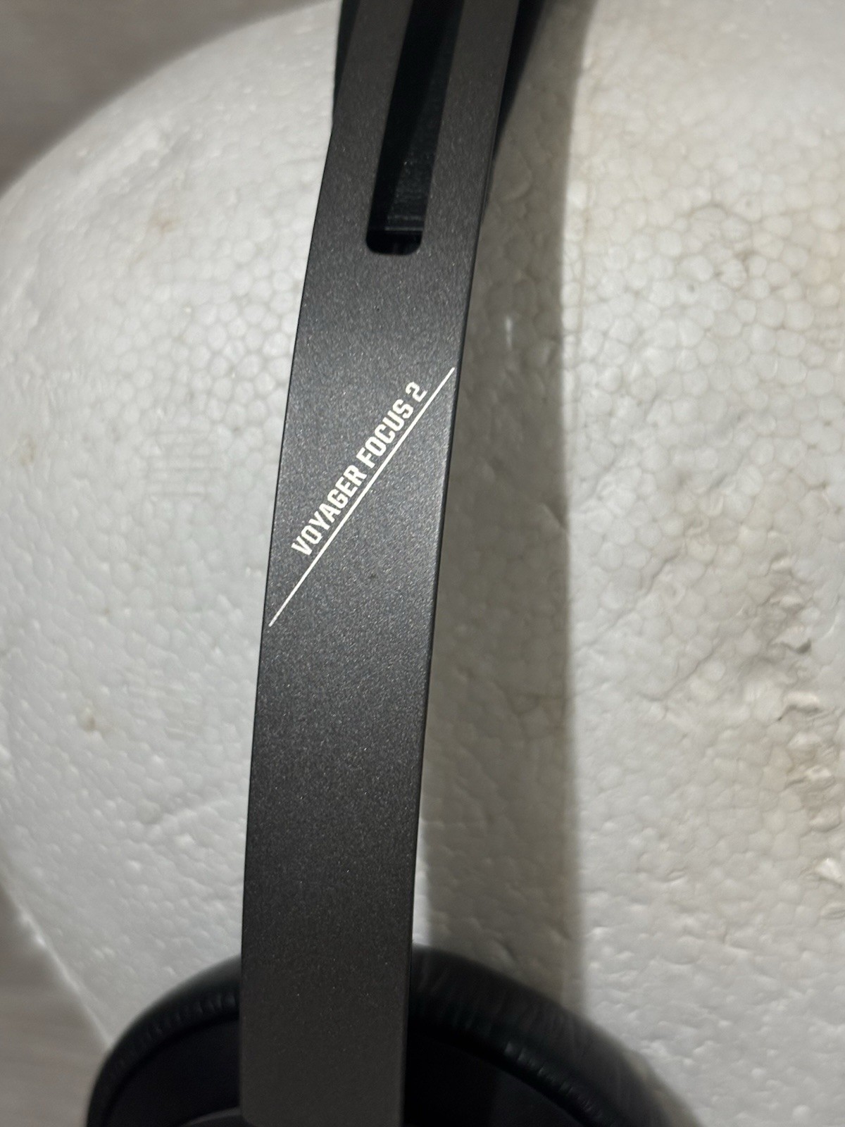 Plantronics Poly Voyager Focus 2 USB-C Headset Charging Stand Case VFOCUS2