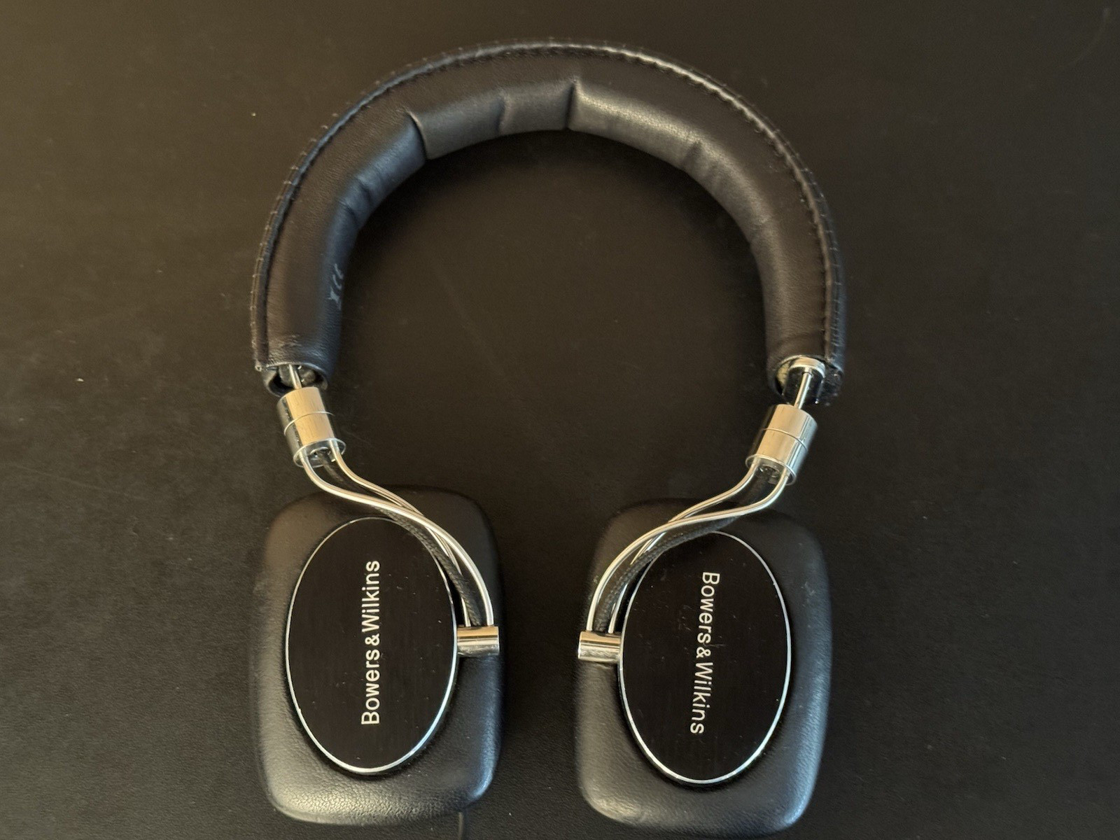 Bowers & Wilkins P5 Wired On-Ear Headphones w/ Case **READ**