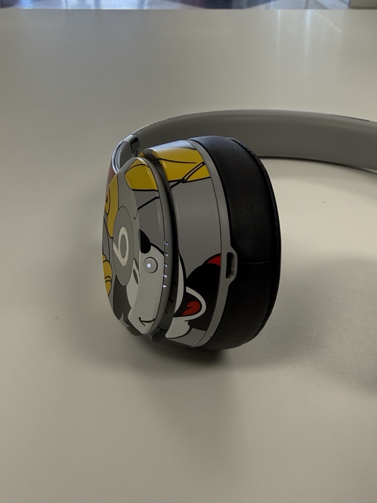 Beats Solo3 Wireless Mickey Mouse 90th Anniversary Edition A1796