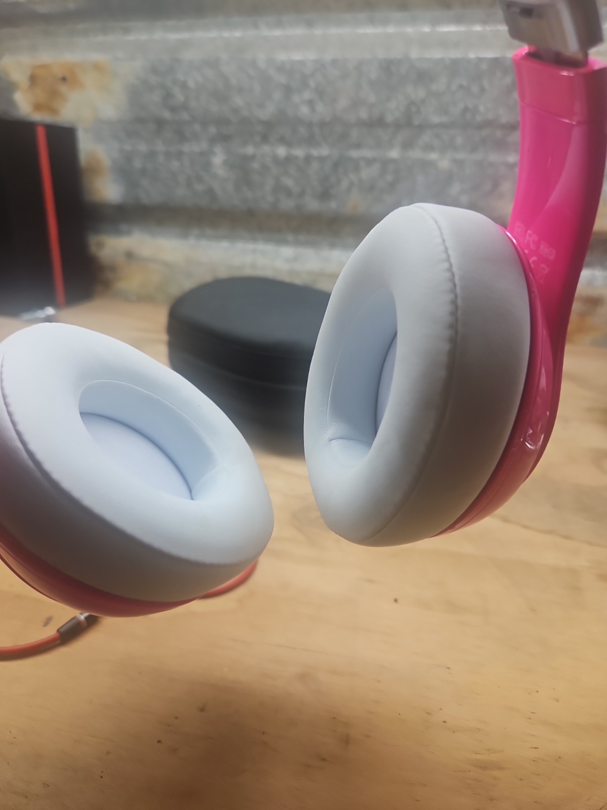 BEATS by Dr. Dre STUDIO 2 WIRELESS PINK GLOSSY (WITH NEW PADS )