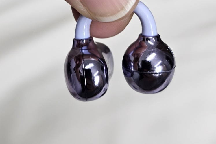 NEW Hyundai Earclip C7 Wireless Earbuds – Purple (Box Error Labeled Black)
