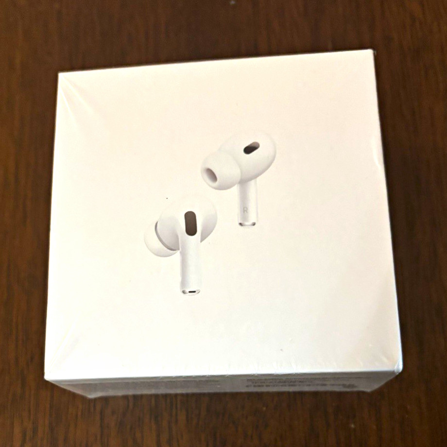 White AirPods Pro generation 2 clean working perfectly charged ANC takes USB-C