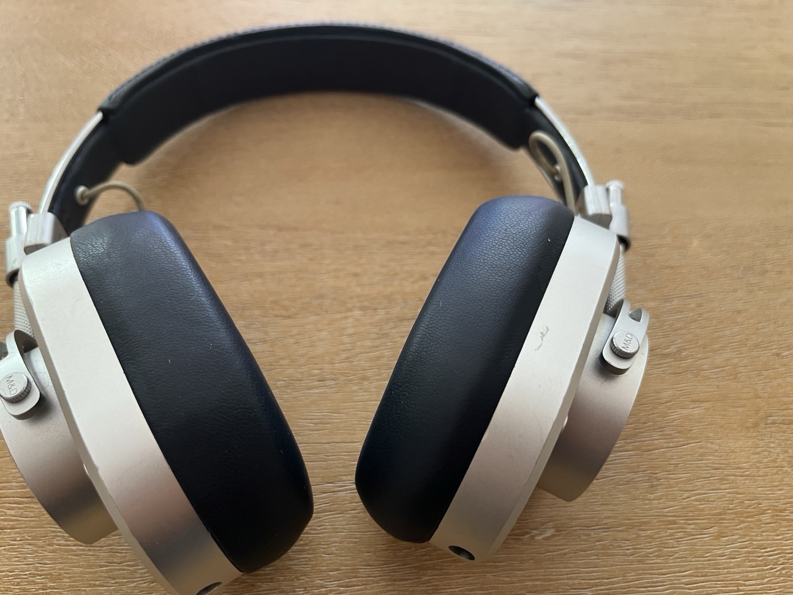 Master & Dynamic MH40 Wired Over-Ear Headphones Silver Aluminum Blue Leather