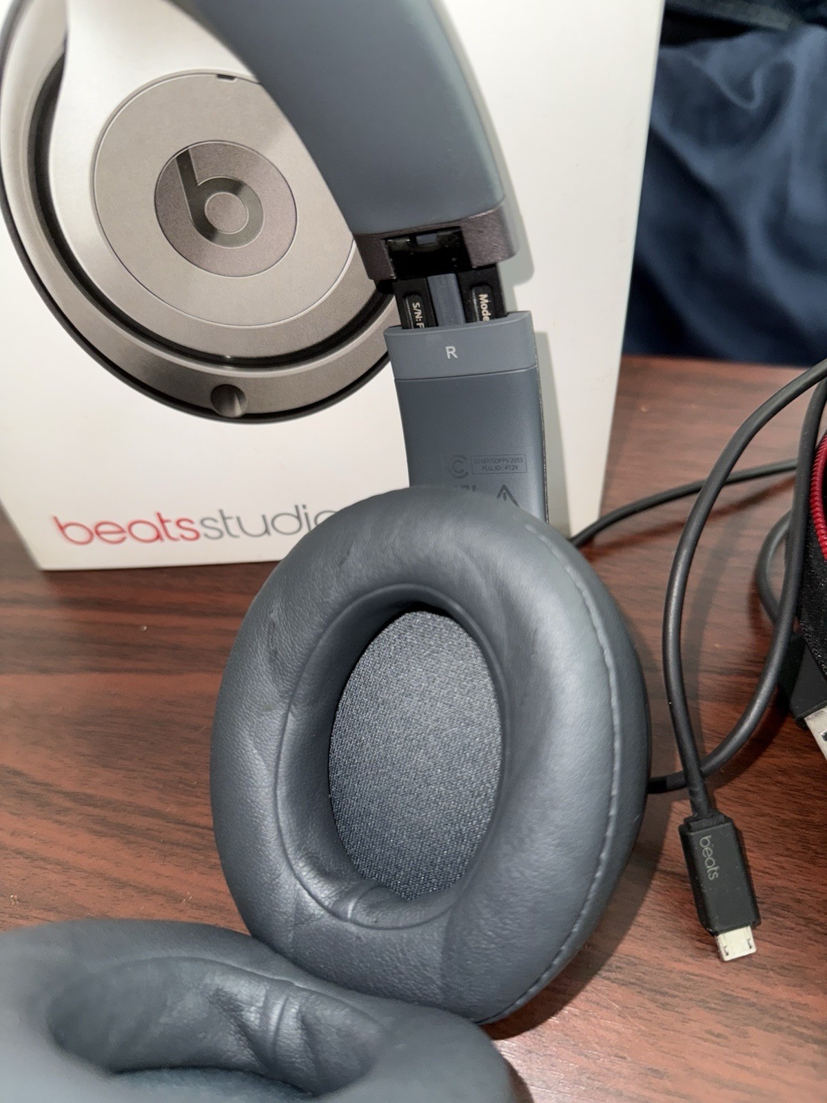Beats by Dr. Dre Studio Wireless Over the Ear Headphones – Titanium – USED W BOX