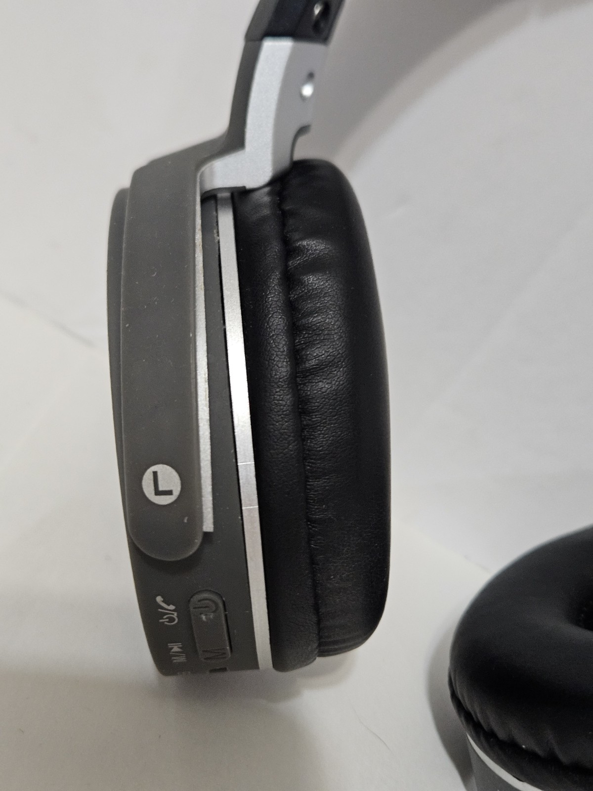 Sony Extra Bass Wireless Bluetooth Headphones Gray Silver MDR Tested Working