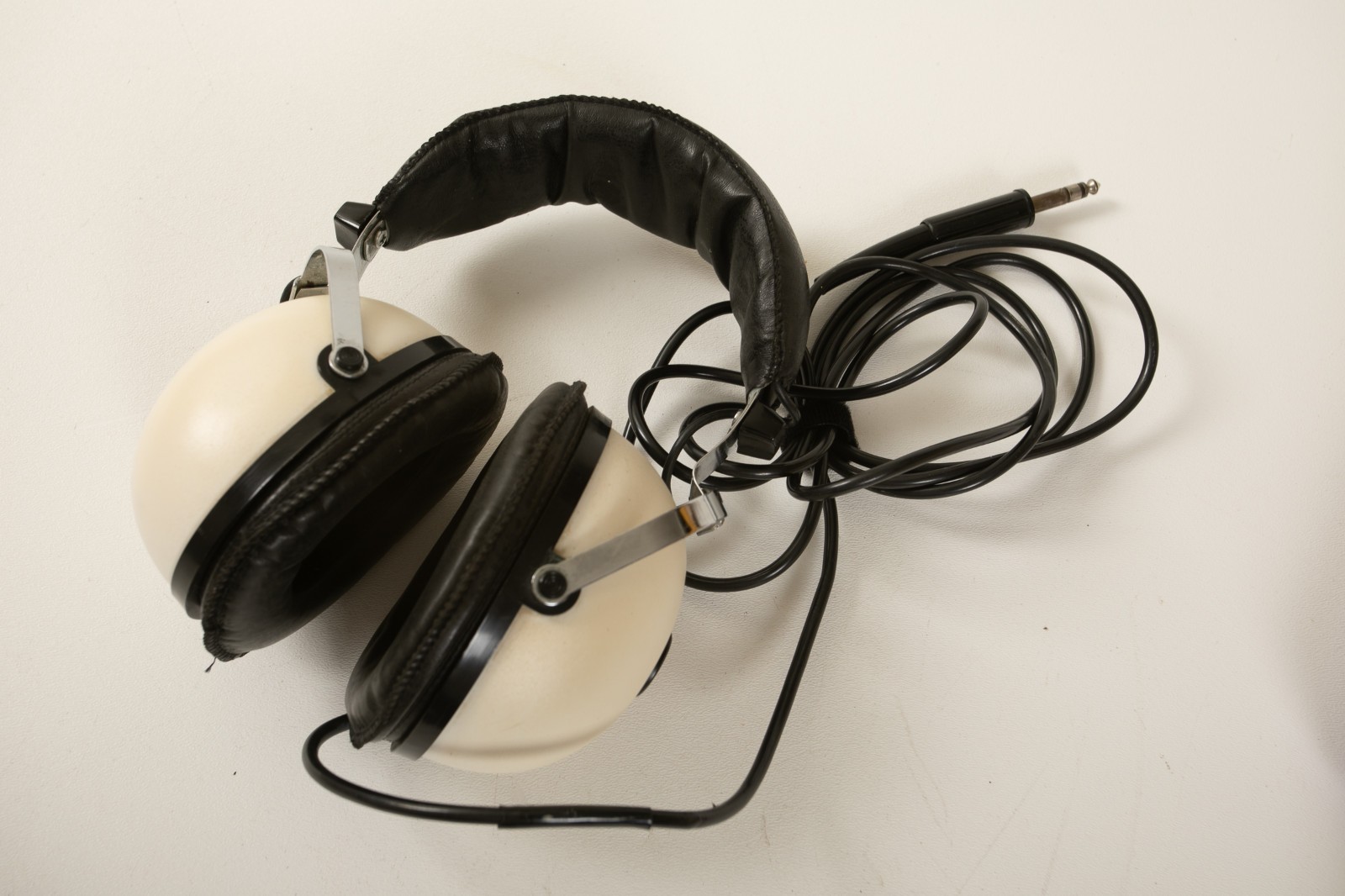 Pioneer SE-30 Headphones 8 Ohm (A3L/JSF6) White Tested Working w/Extension Cord