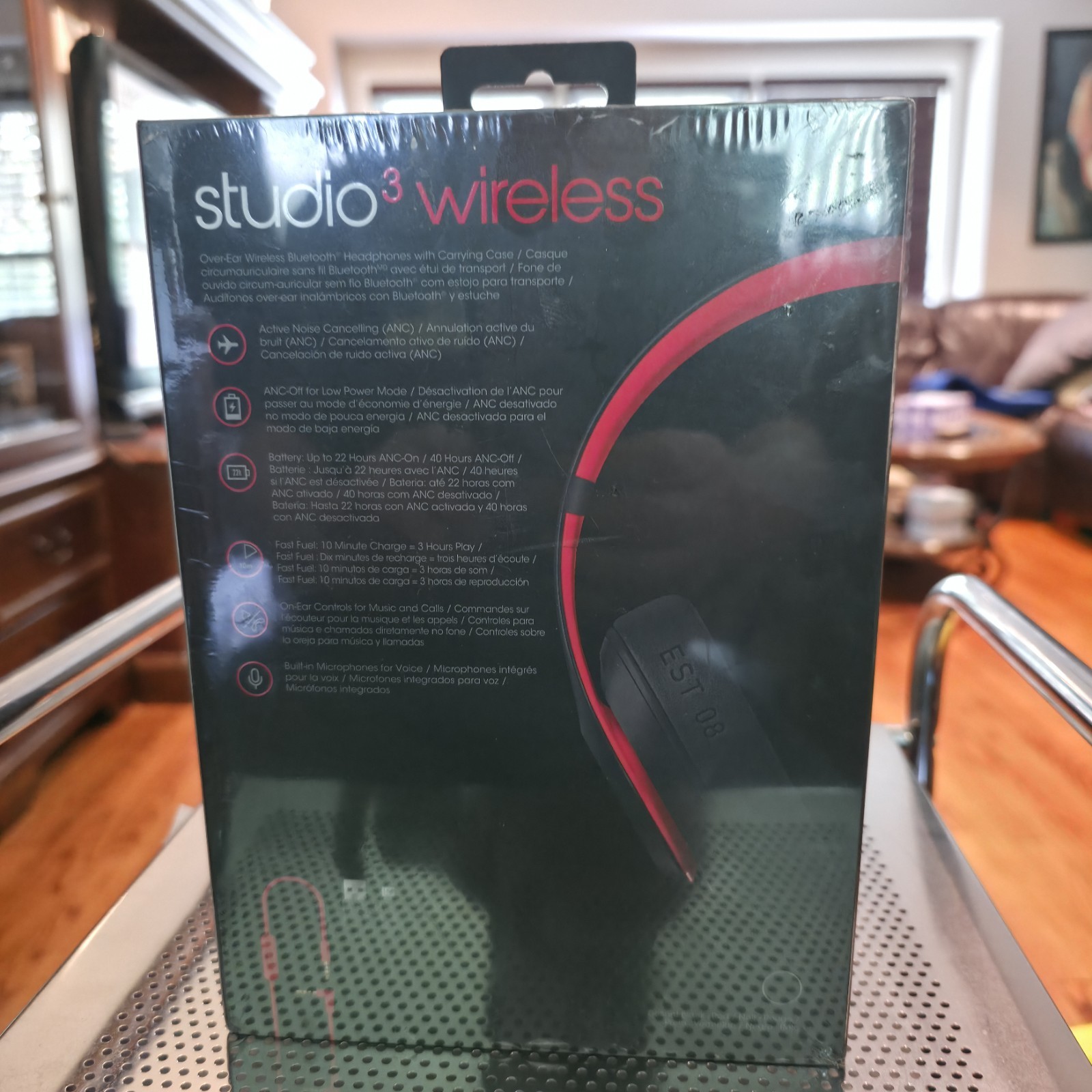 Beats By Dr Dre Studio3 Wireless Headphones Black / Red Brand New and Sealed
