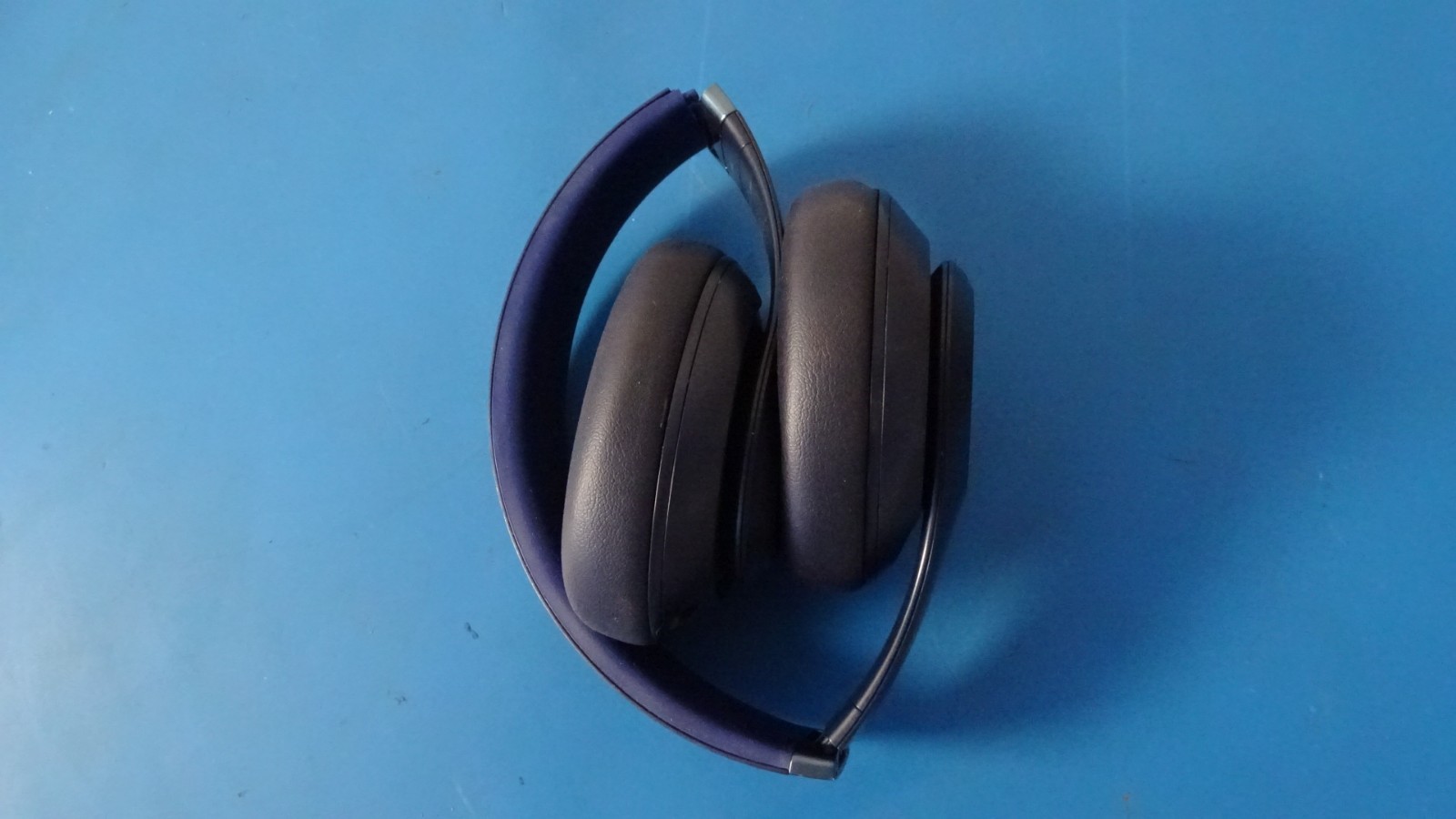 Beats Studio3 Wireless Over-Ear Headphones – Navy Blue BROKEN SIDE