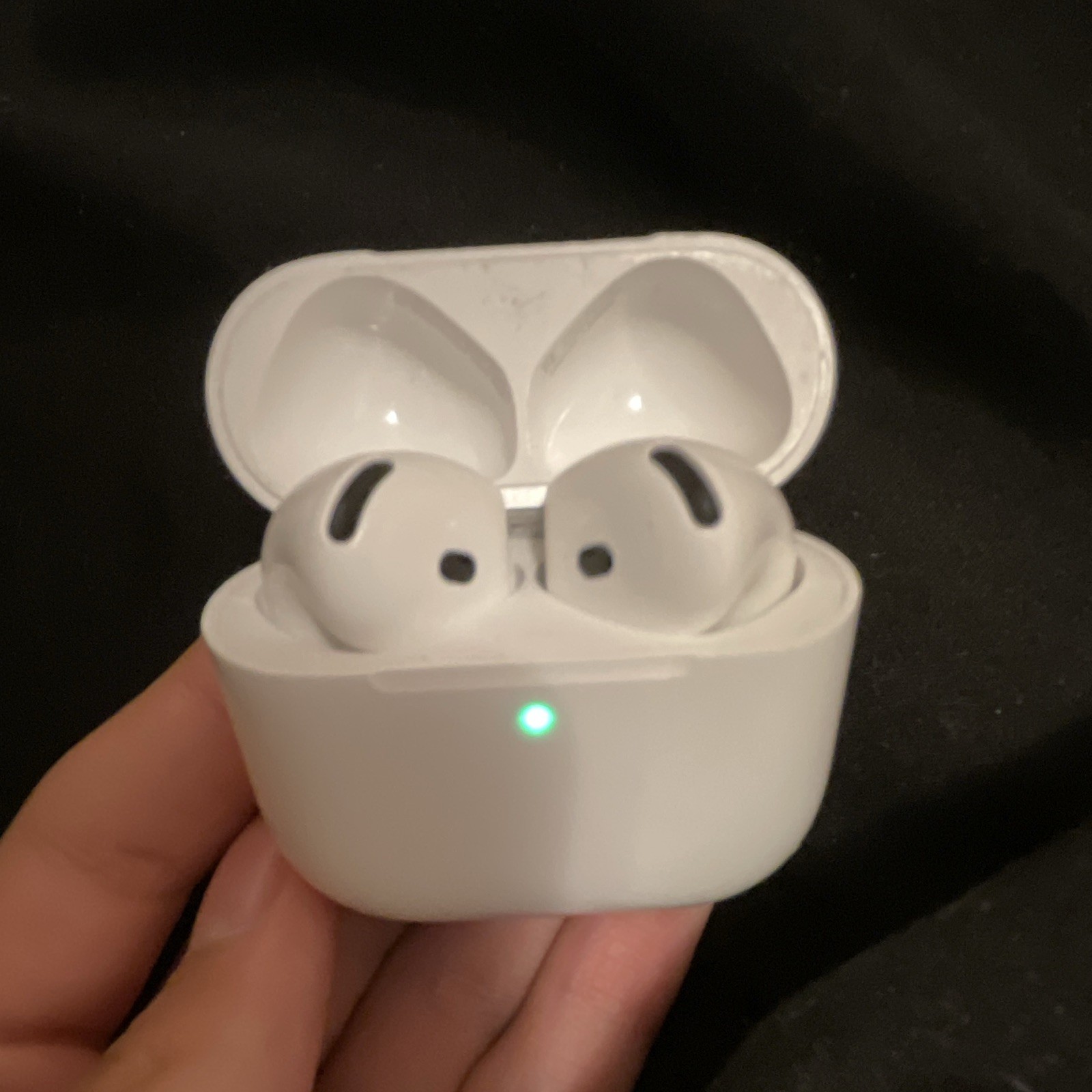 Apple AirPods4 with noice cancellation
