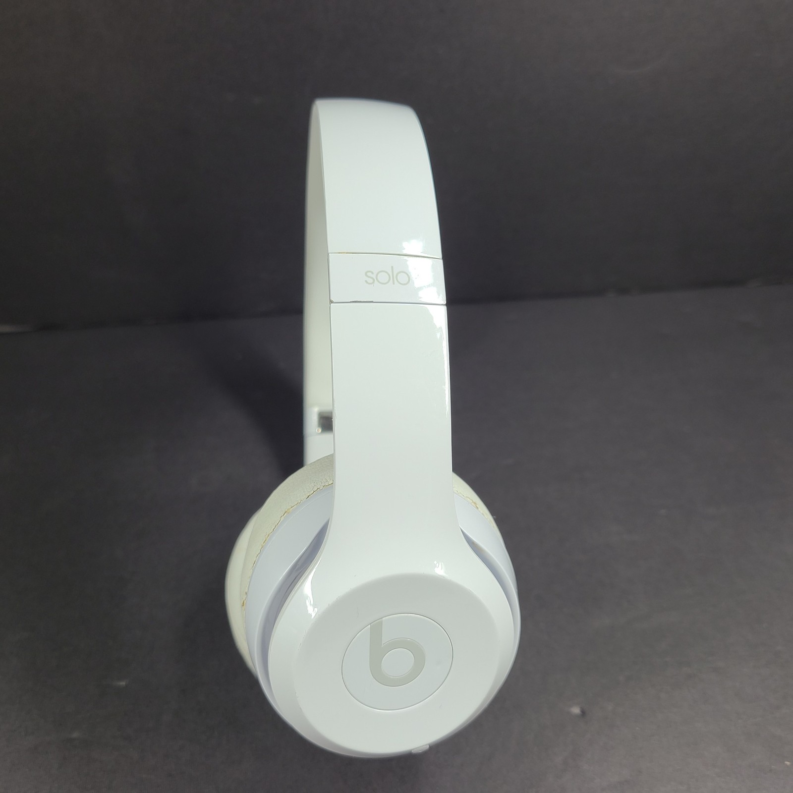Beats by Dr. Dre Beats Solo3 Wireless On-Ear Headphones – Gloss White A1796