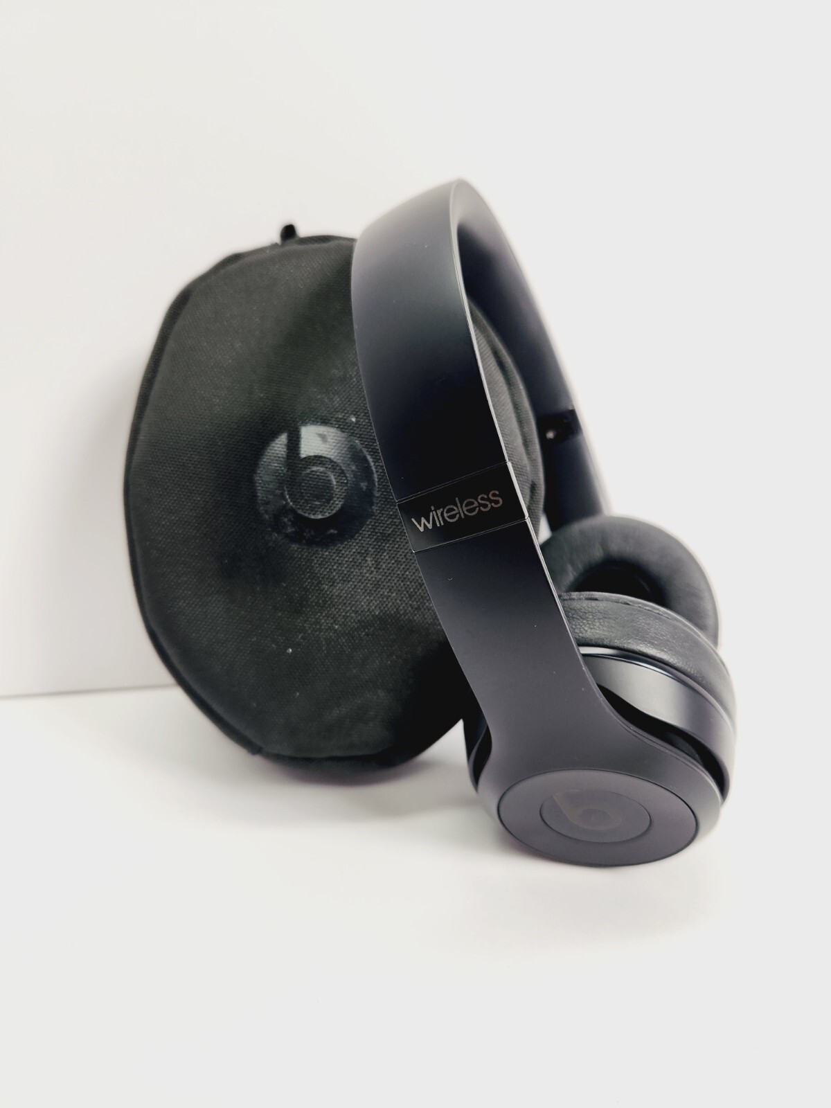 Beats by Dr. Dre Solo3 Over the Ear Headphone – Gloss Black