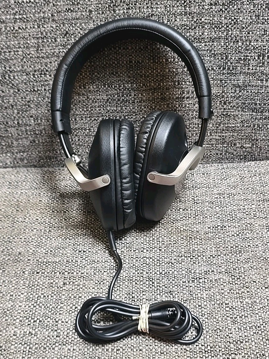 /RARE 2010 SONY MDR-ZX700 ZX Series Stereo Headphones. Made In Thailand.