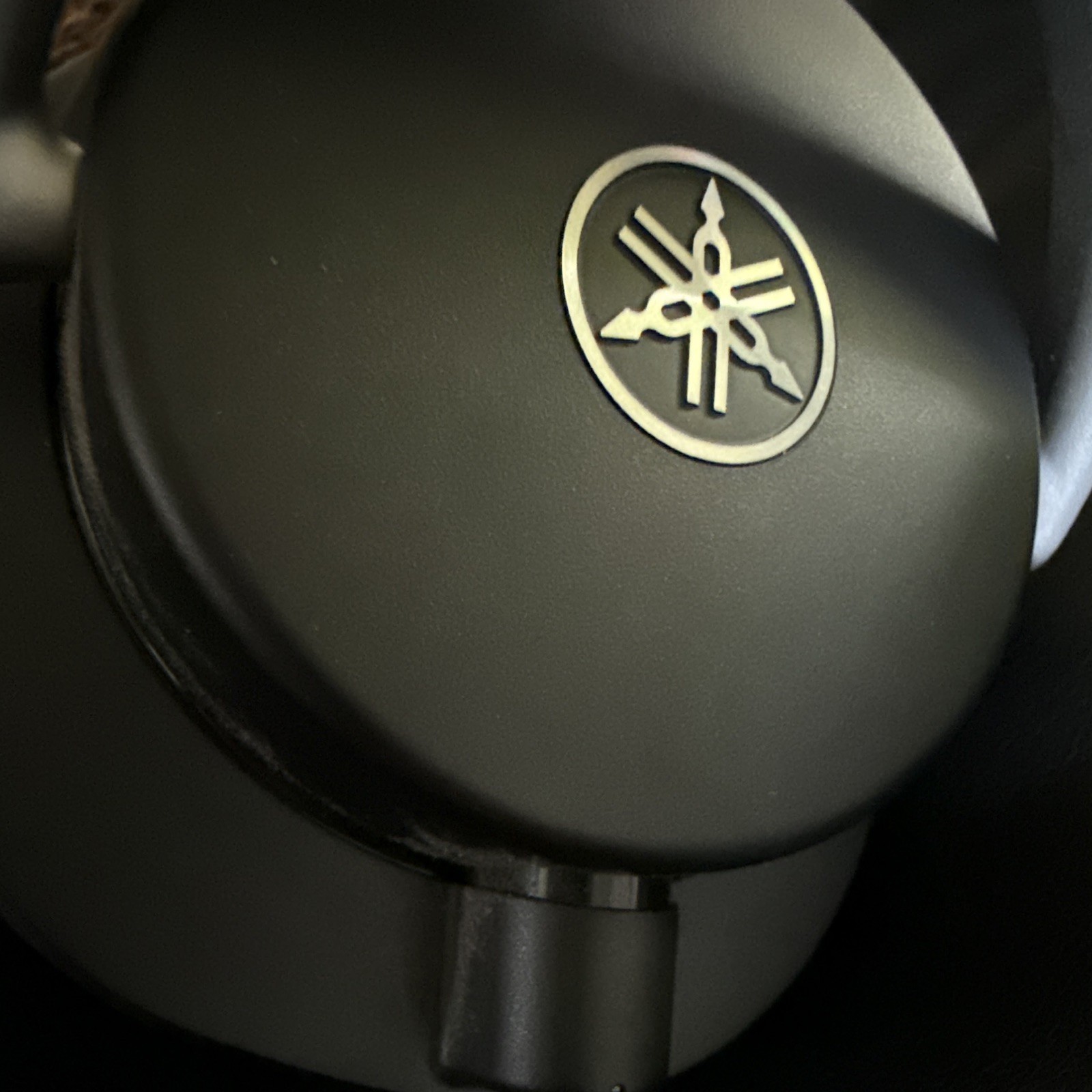 Yamaha HPH-MT8 Over-Ear Studio Monitor Headphones Black/Silver 3.5mm 3m