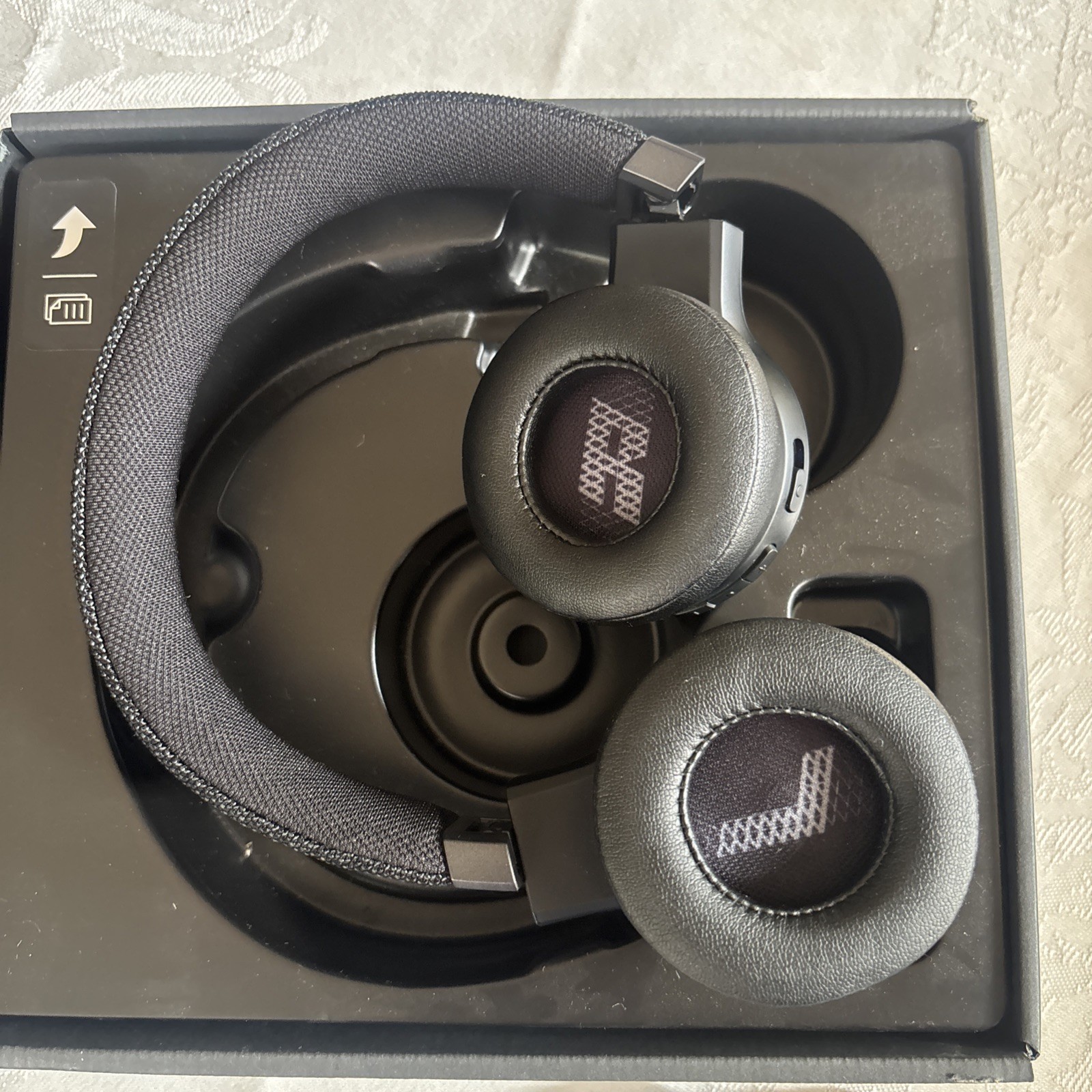 JBL Live 460NC Wireless On the Ear Noise-Canceling Headphones – Black –