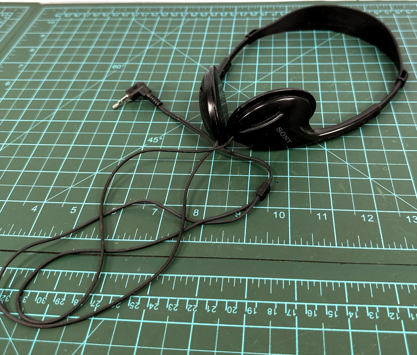 Vintage Sony MDR-023 Wired On-Ear Headphones Black 3.5mm Walkman Retro Stereo