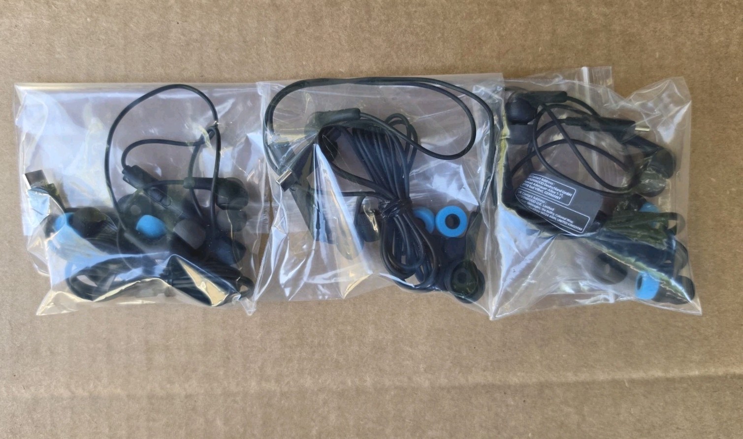 3x GUMY HA-FR9UC-B Wired In-Ear Headphones with Mic USB Type-C Black