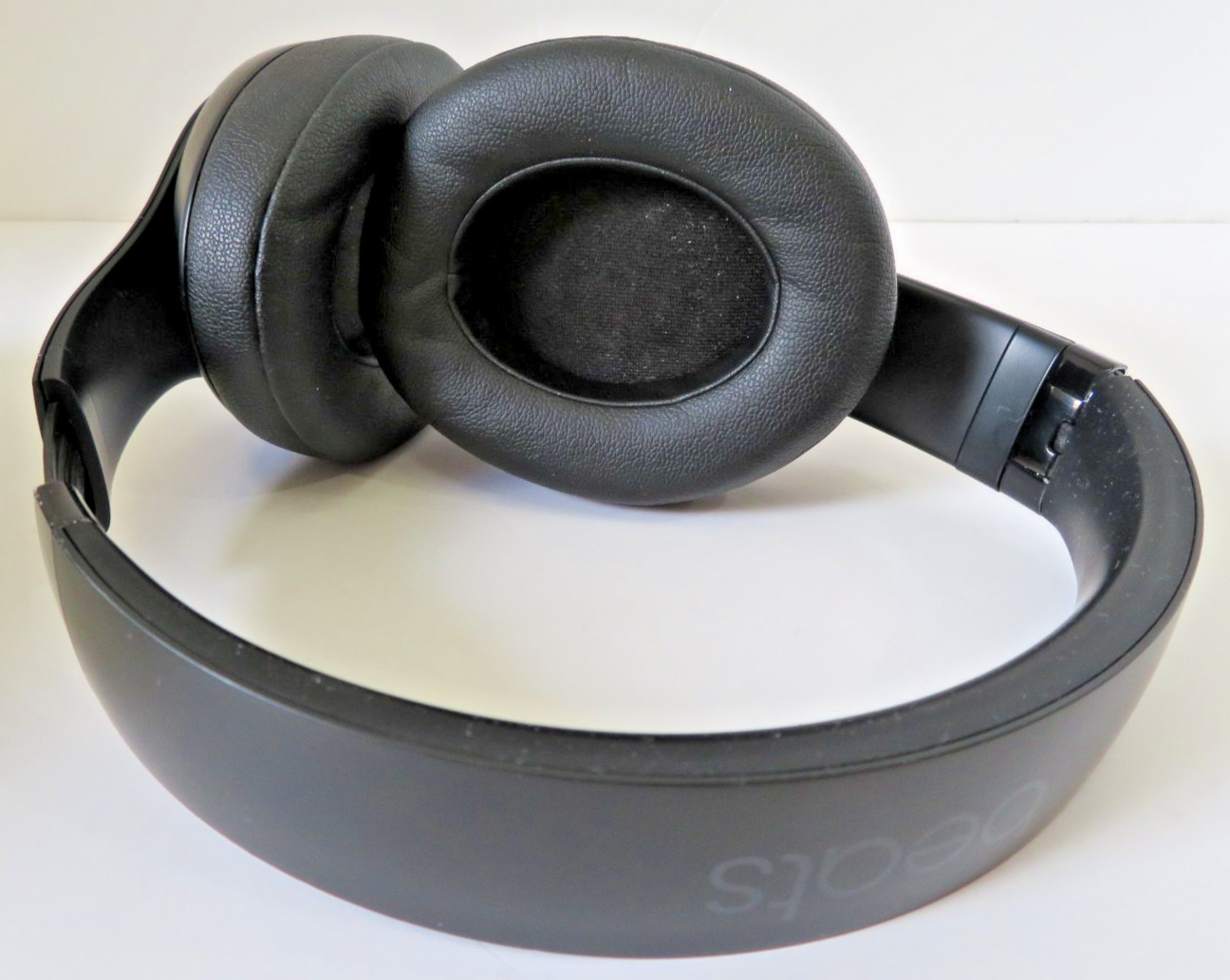 Beats by Dr. Dre Beats Studio3 Wireless Noise Cancelling Black ( Please Read )