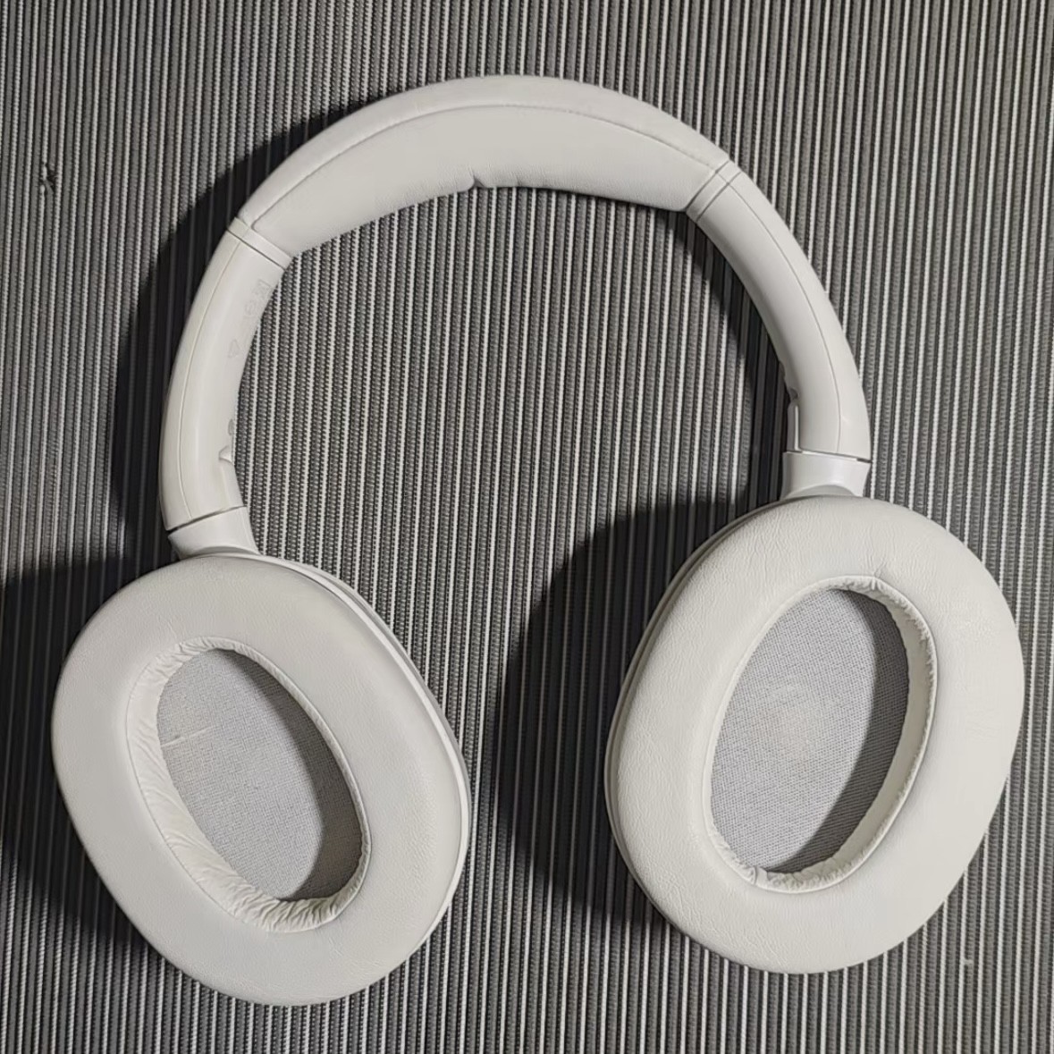 Sony WH-ULT900N Wireless Noise Canceling Bluetooth Headphones White – Excellent