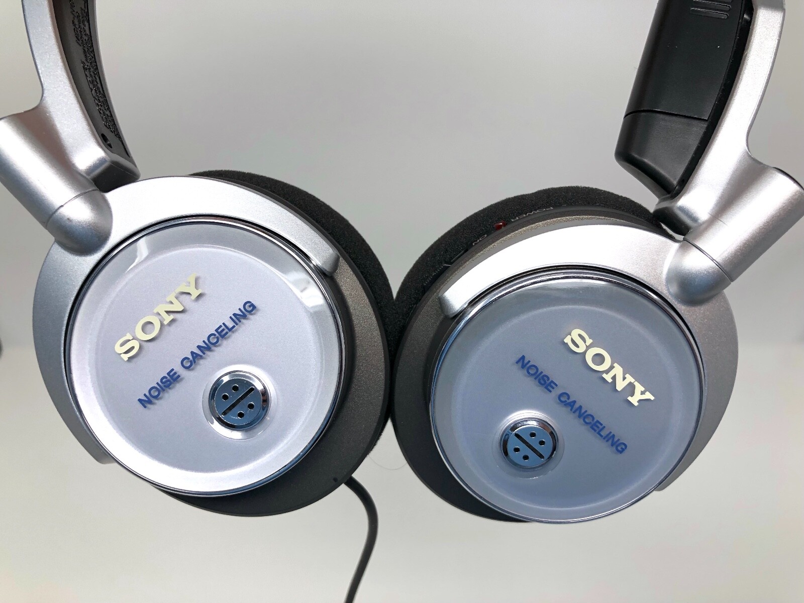 SONY Noise Canceling Headphones MDR-NC6 gently used working with bag