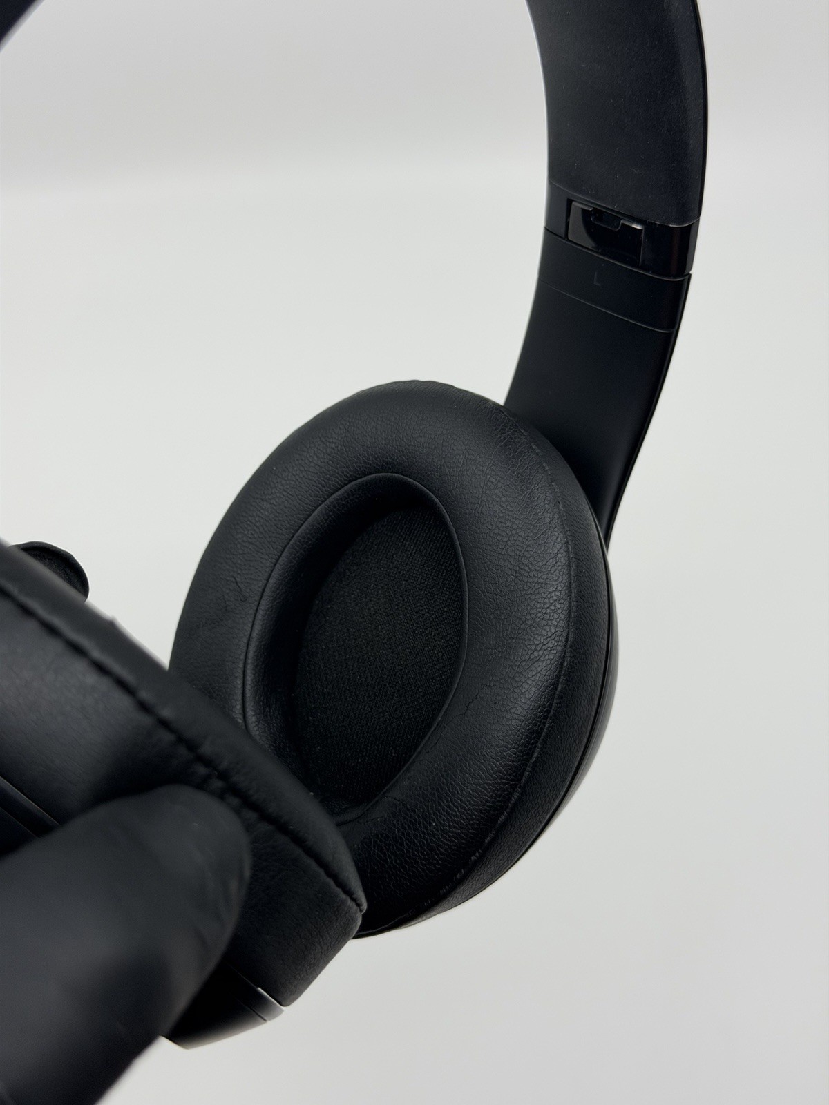 Beats by Dr. Dre Studio3 Over the Ear Wireless Headphones – Black